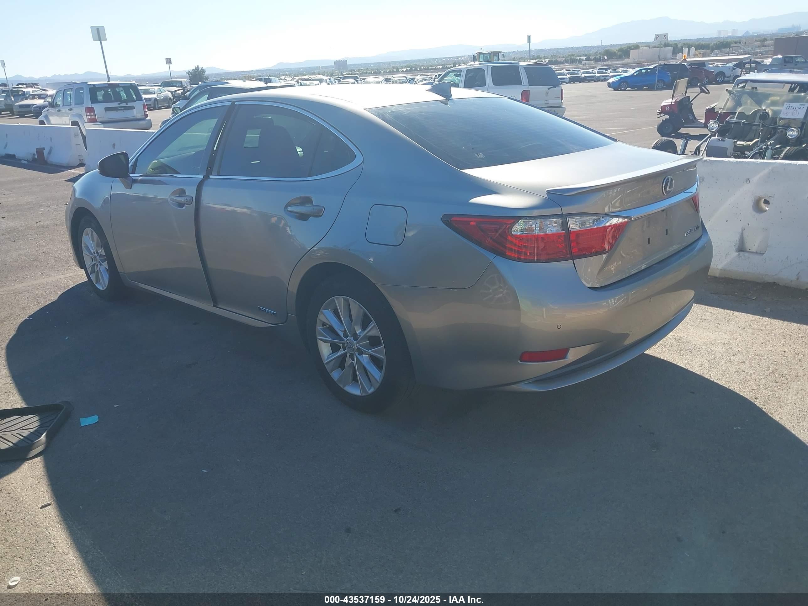 LEXUS ES image 3
