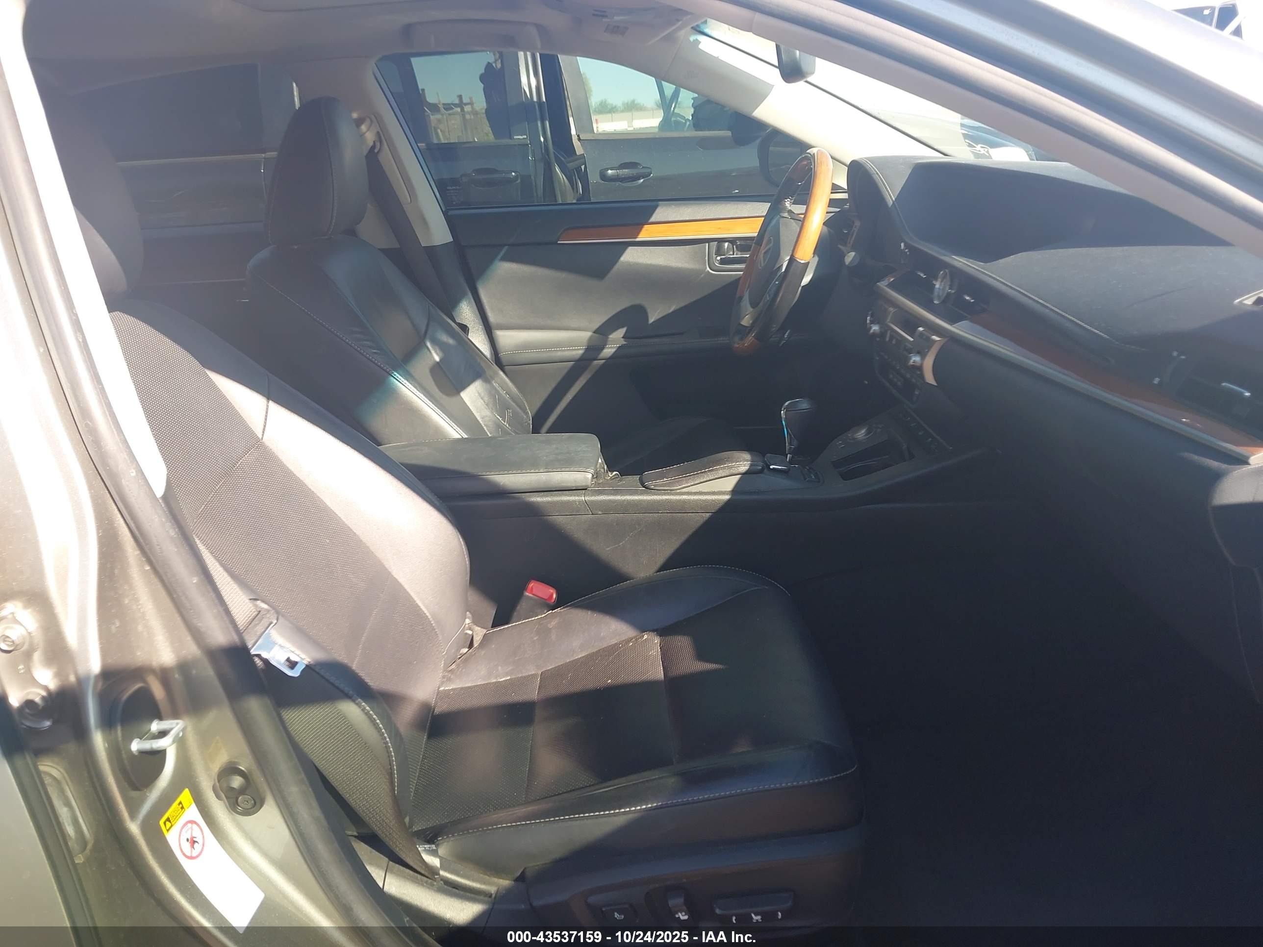 LEXUS ES image 5