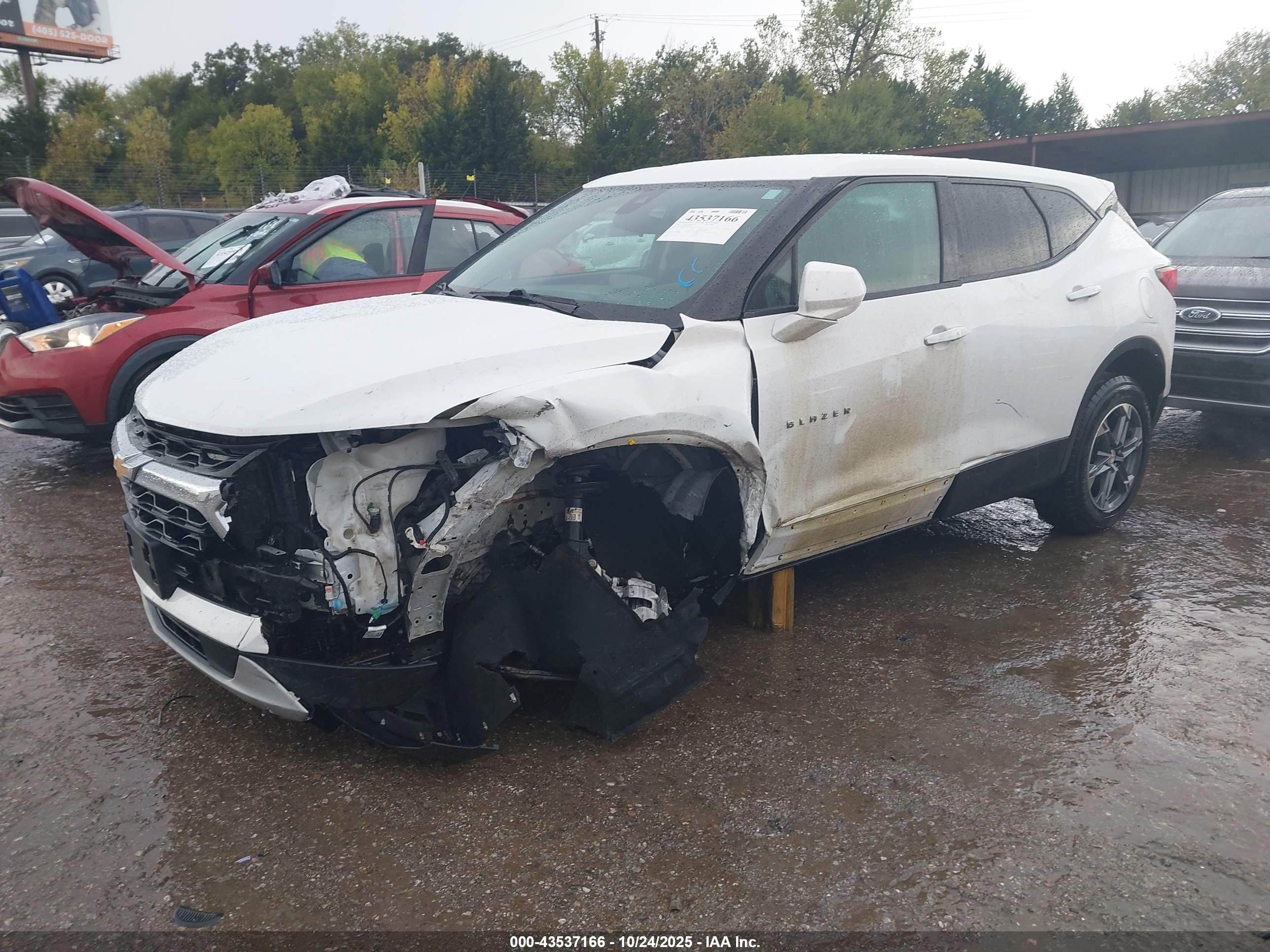 CHEVROLET BLAZER image 2