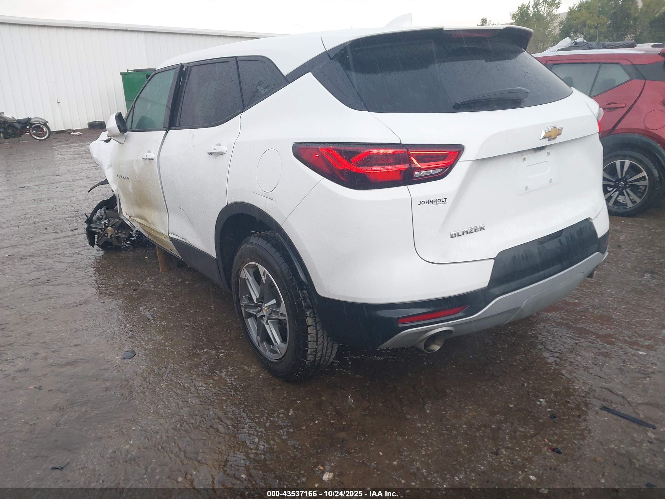 CHEVROLET BLAZER image 3
