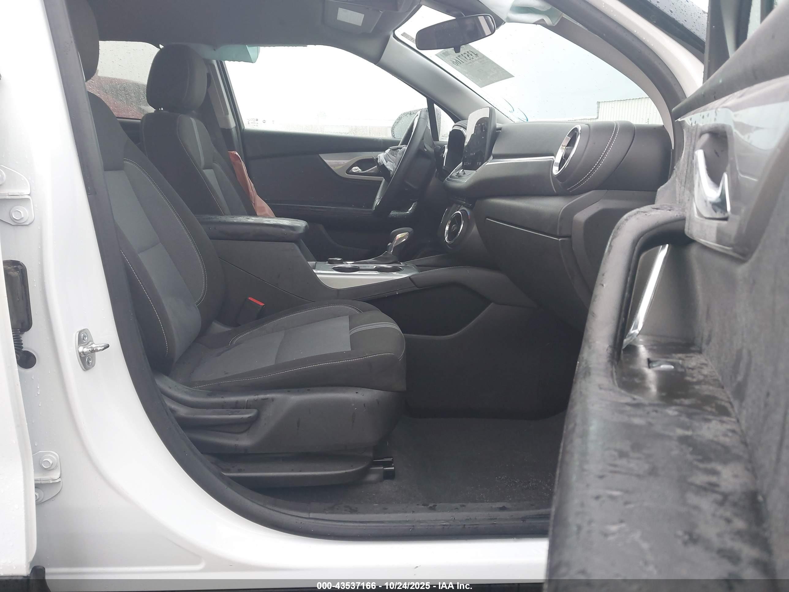 CHEVROLET BLAZER image 5