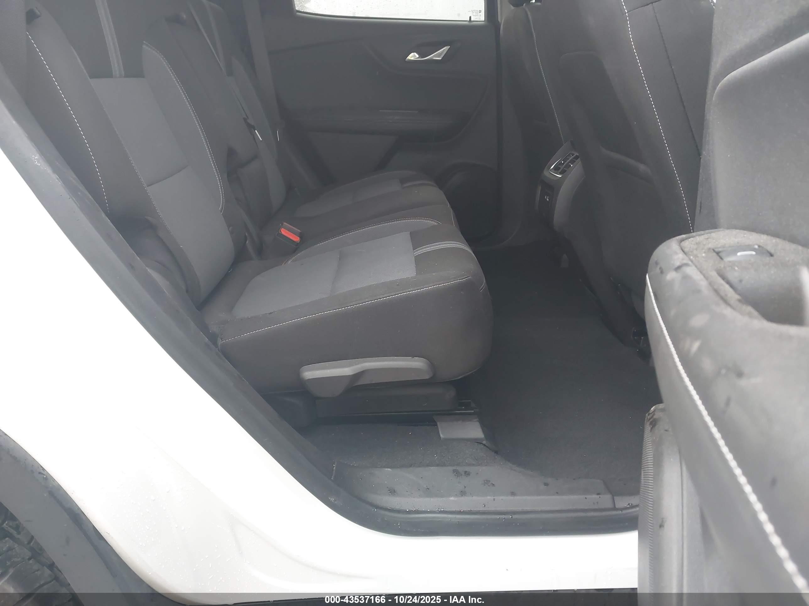 CHEVROLET BLAZER image 8