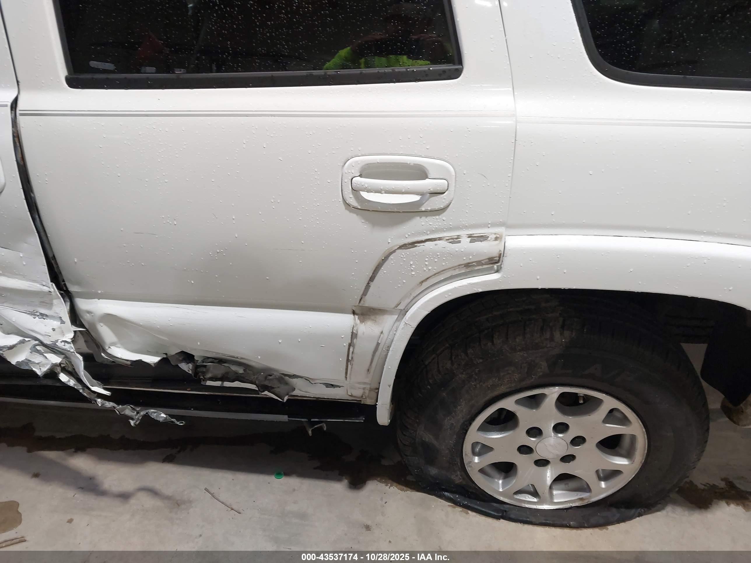 CHEVROLET TAHOE image 6