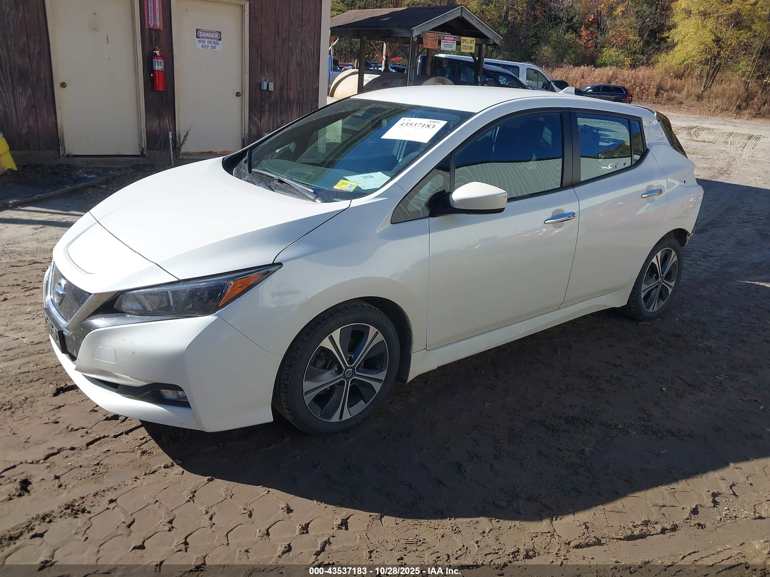 NISSAN LEAF image 2