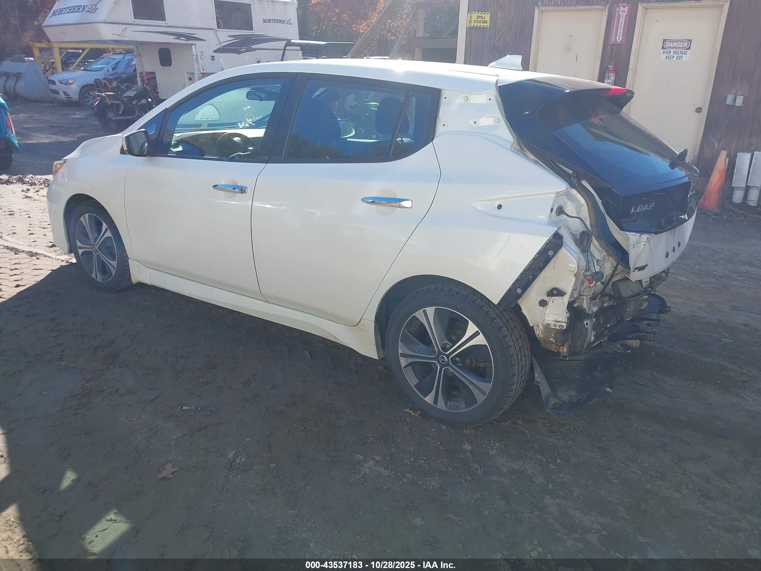 NISSAN LEAF image 3