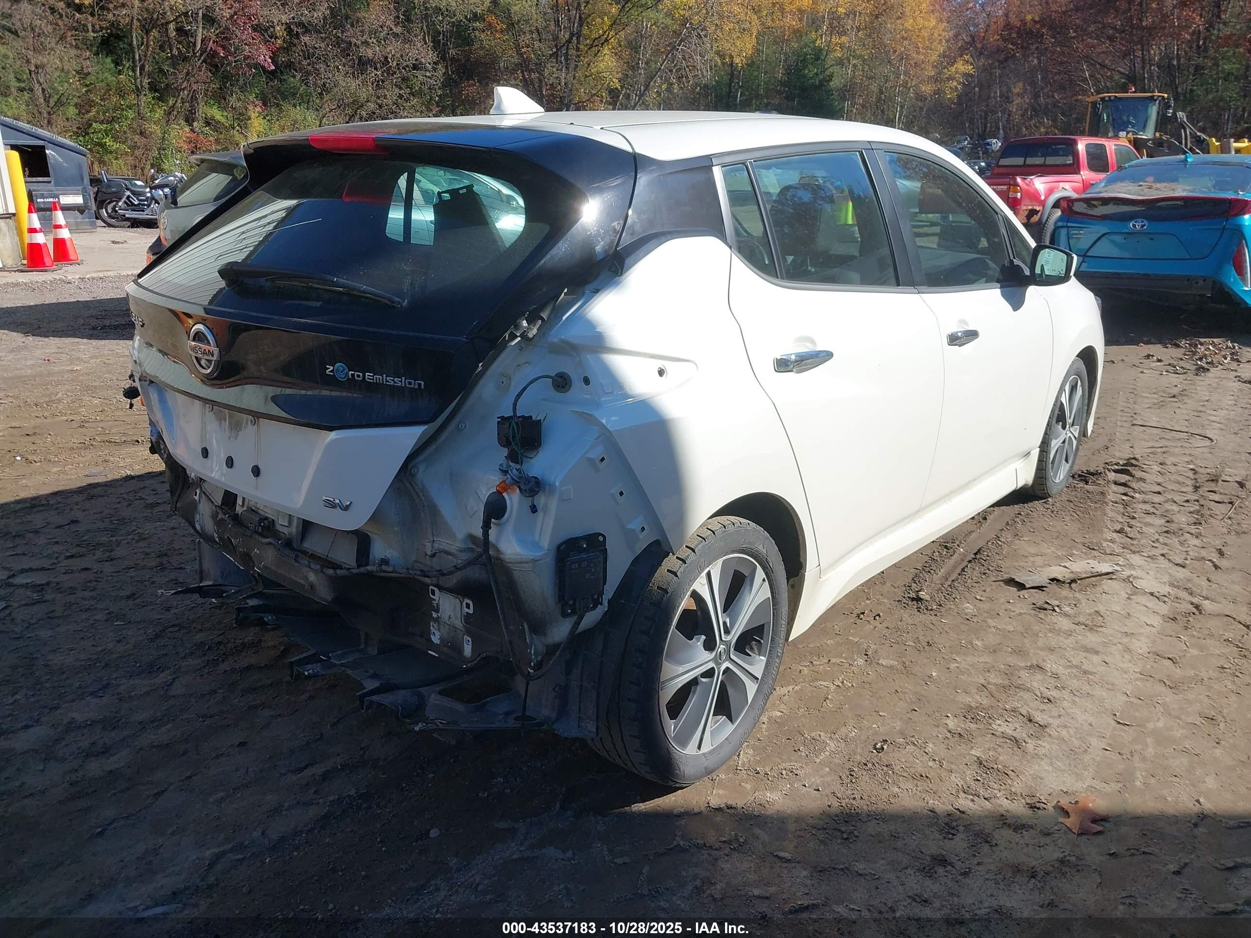 NISSAN LEAF image 4