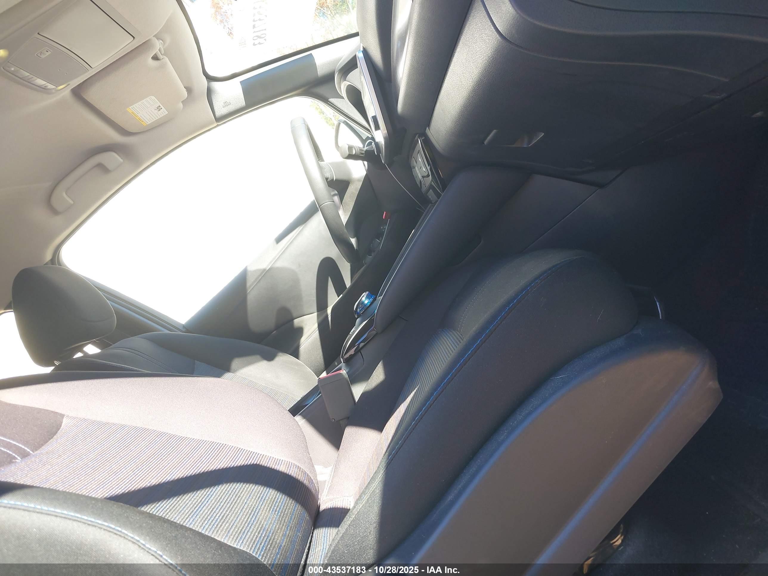 NISSAN LEAF image 5
