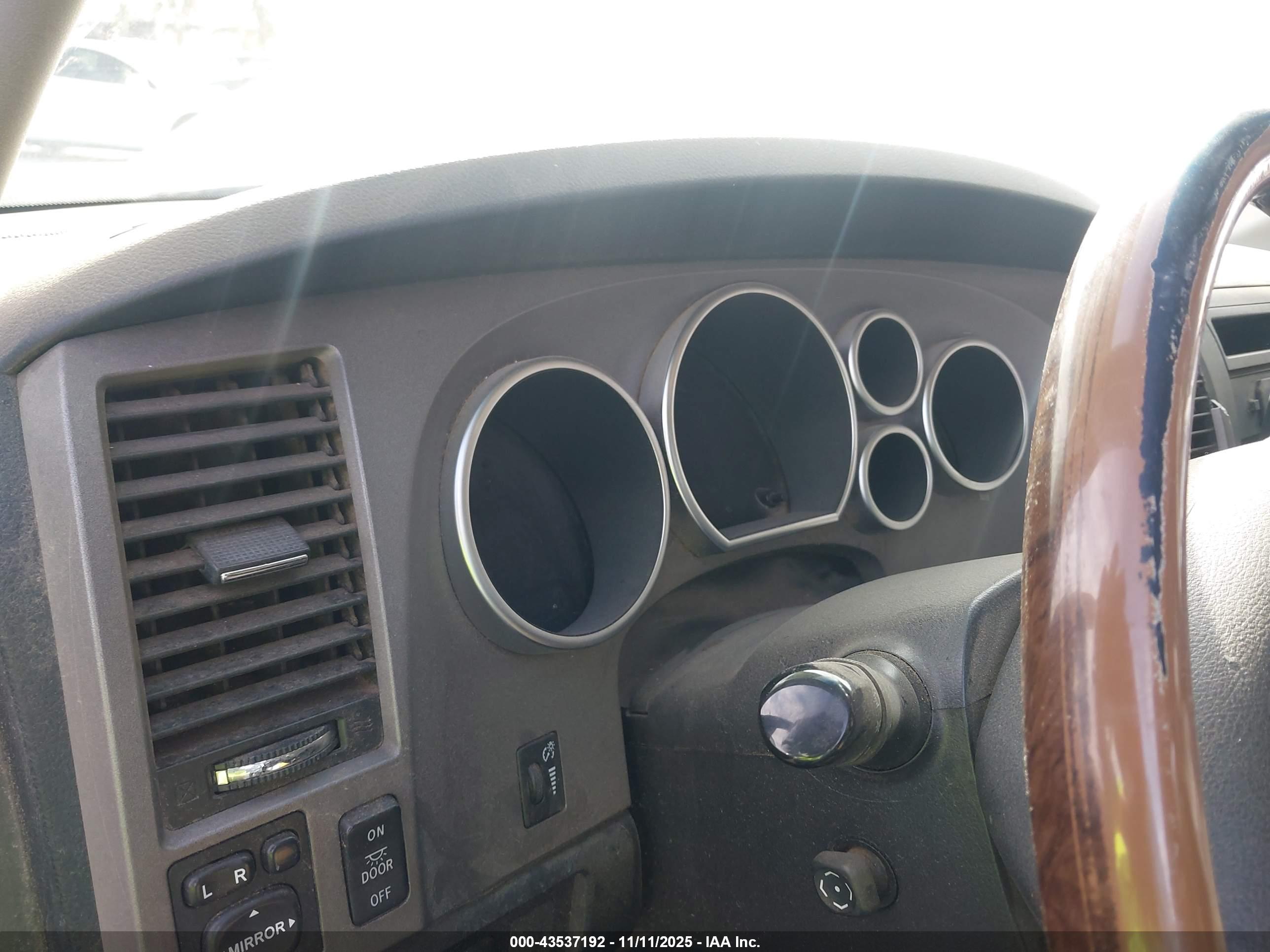 TOYOTA TUNDRA image 7