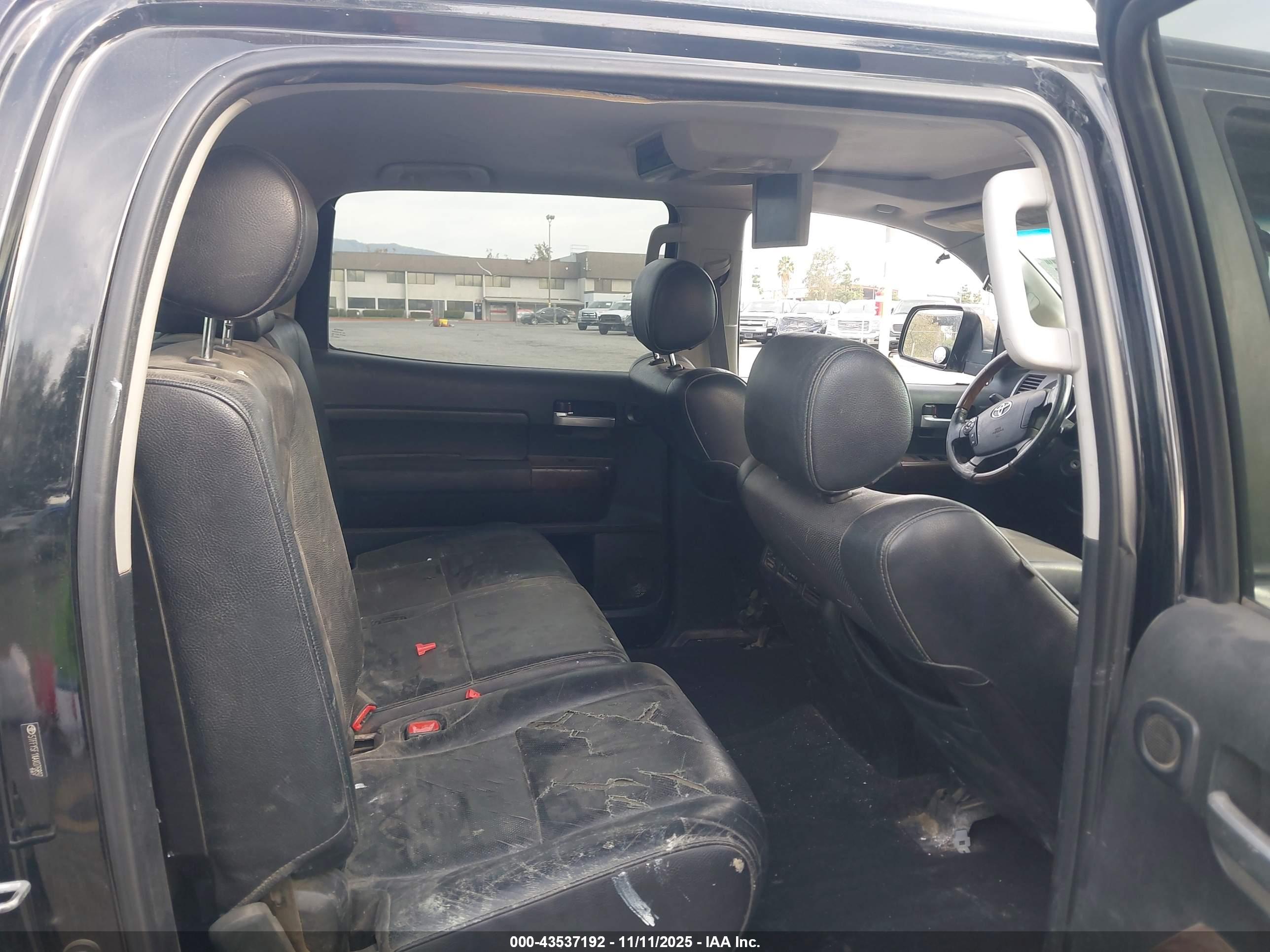 TOYOTA TUNDRA image 8