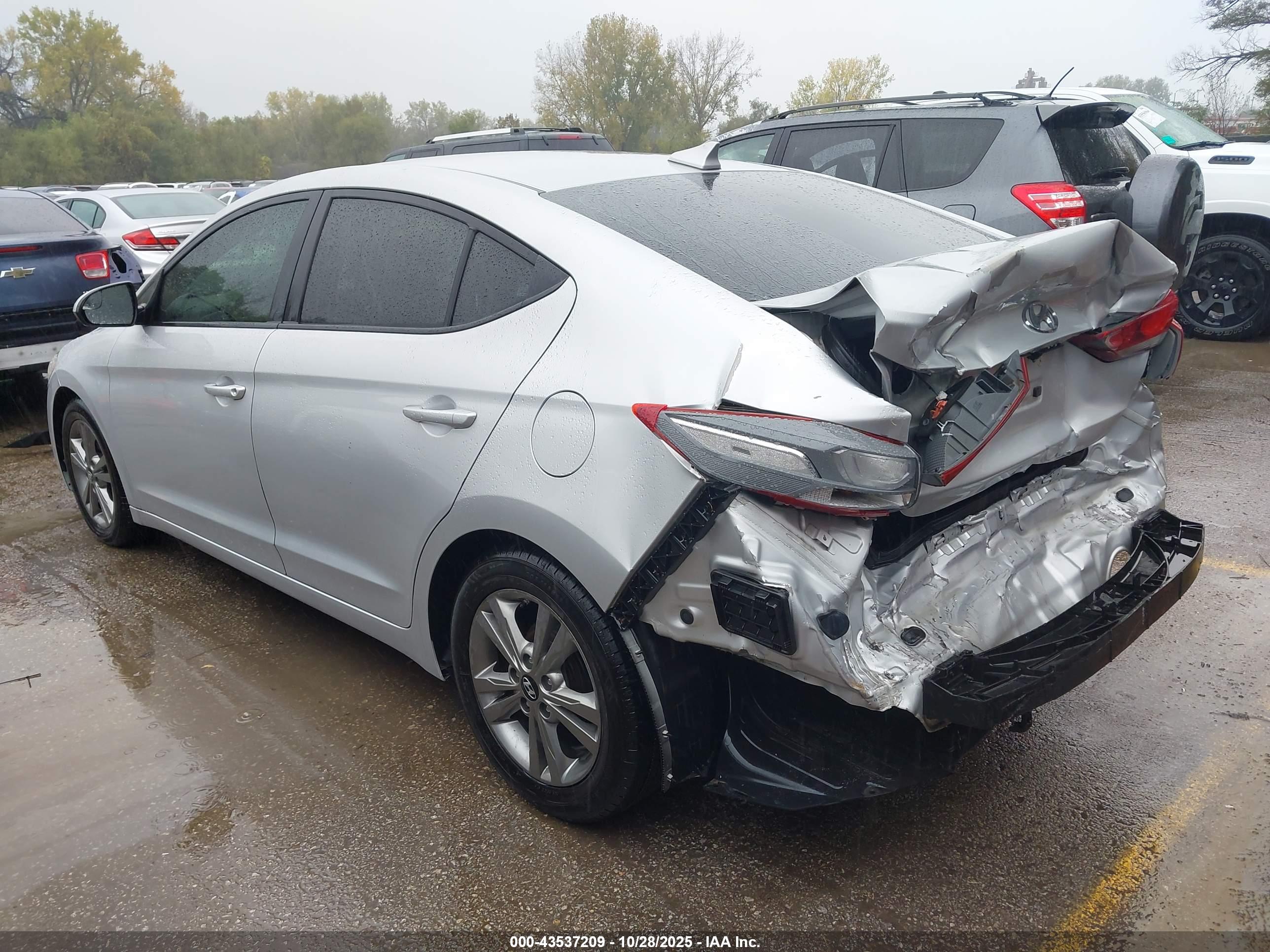 HYUNDAI ELANTRA image 3