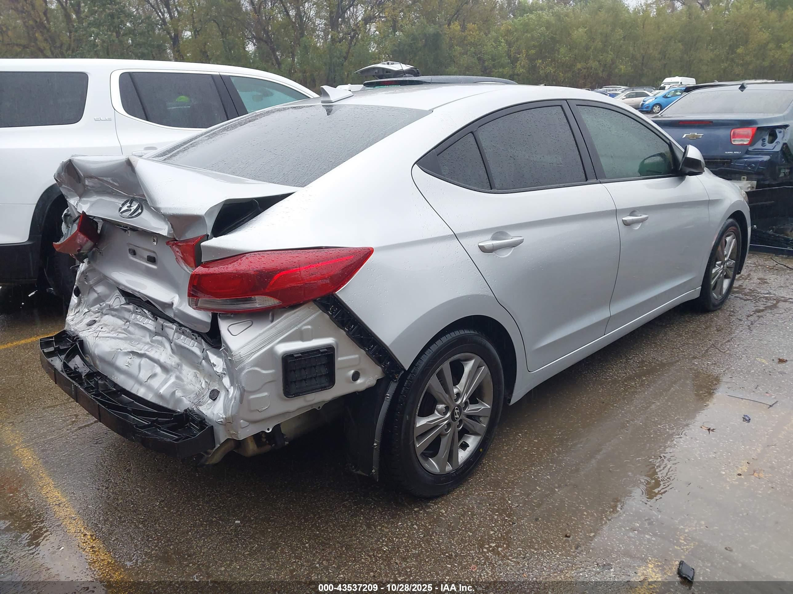 HYUNDAI ELANTRA image 4
