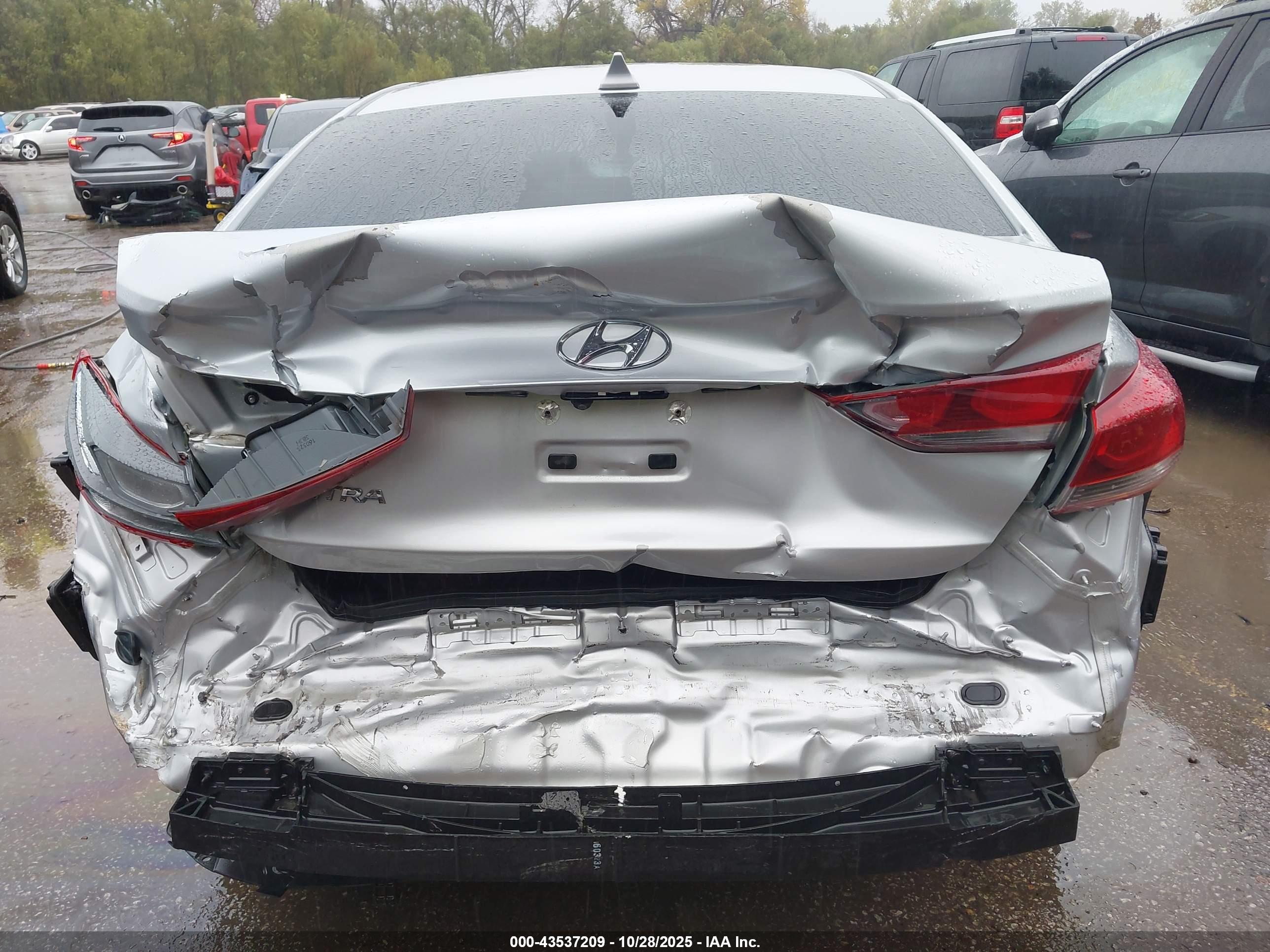 HYUNDAI ELANTRA image 6