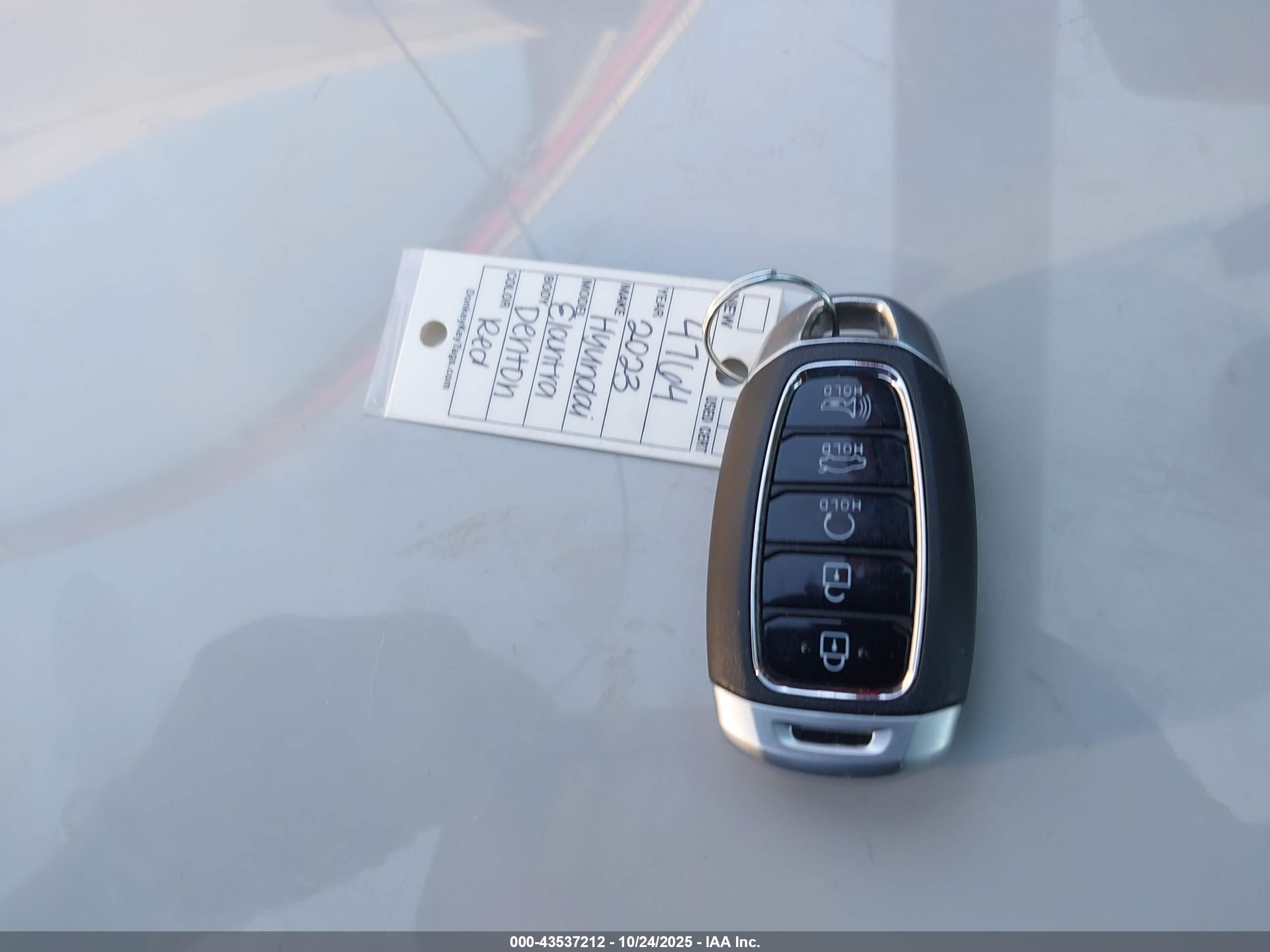 HYUNDAI ELANTRA image 11