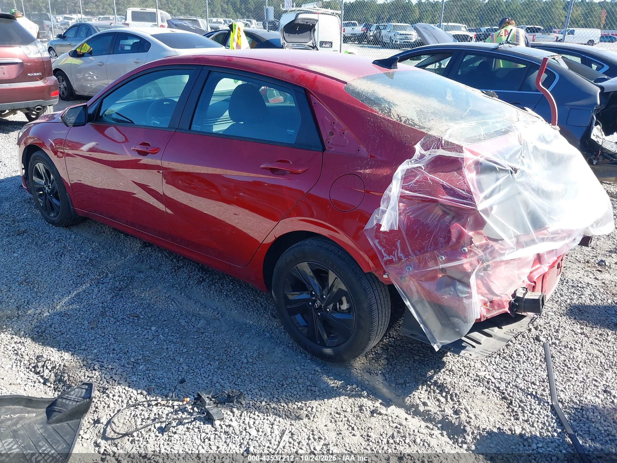 HYUNDAI ELANTRA image 3