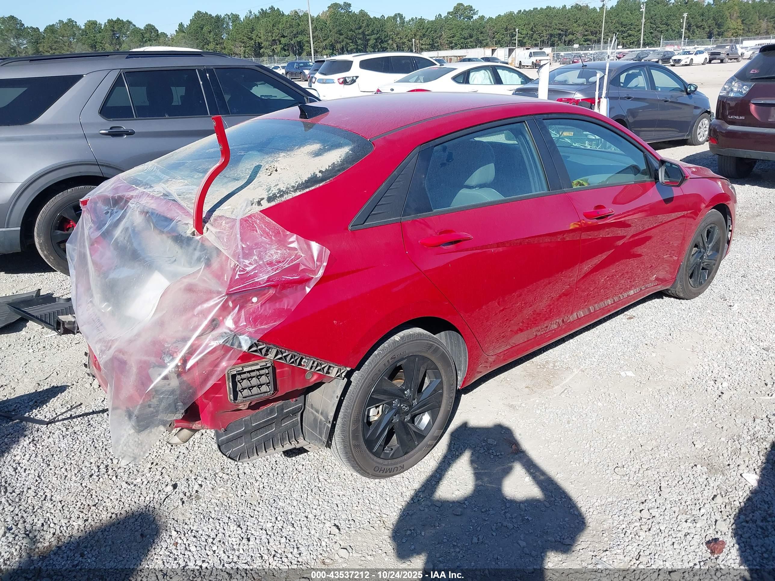 HYUNDAI ELANTRA image 4