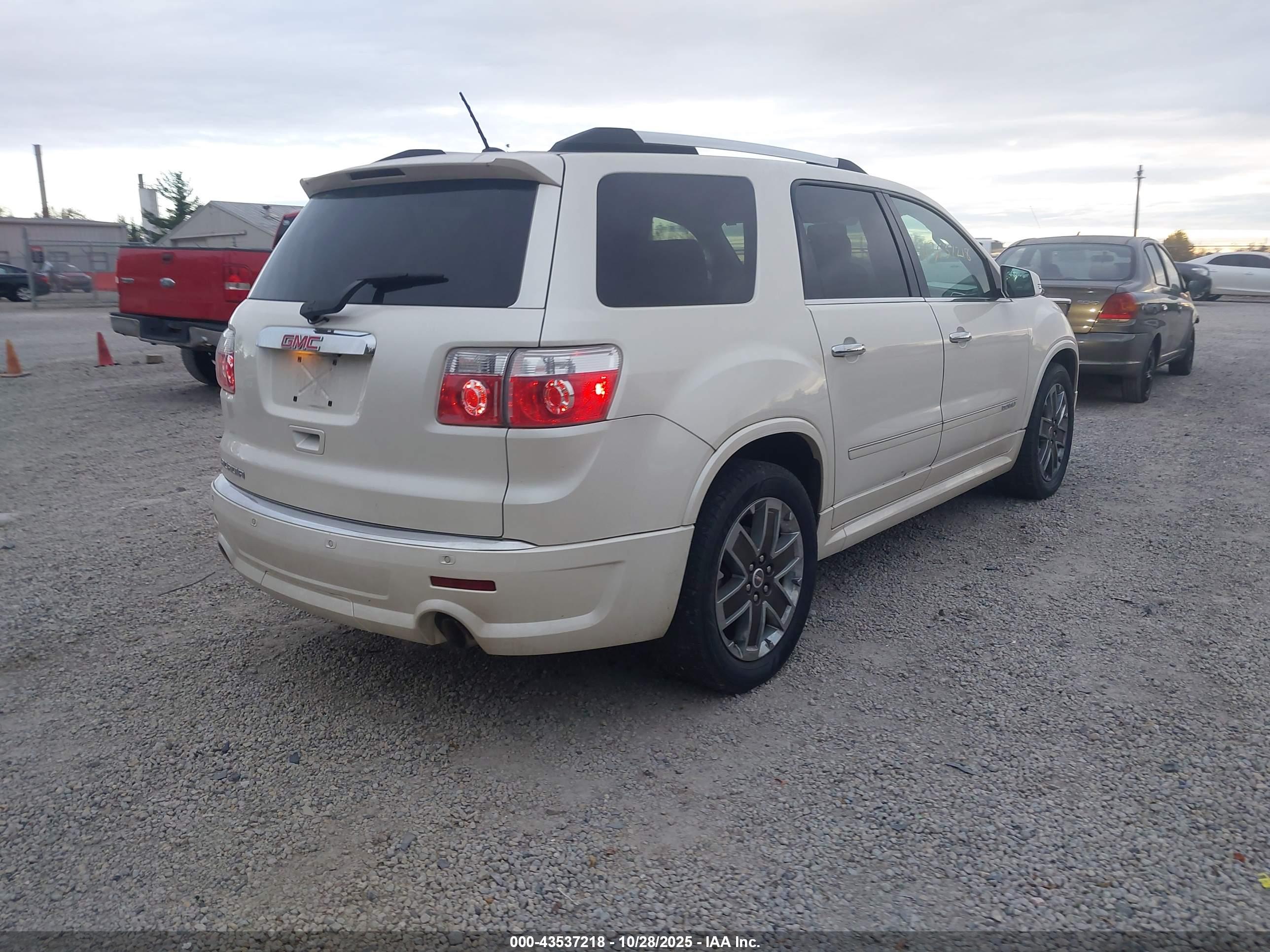 GMC ACADIA image 4