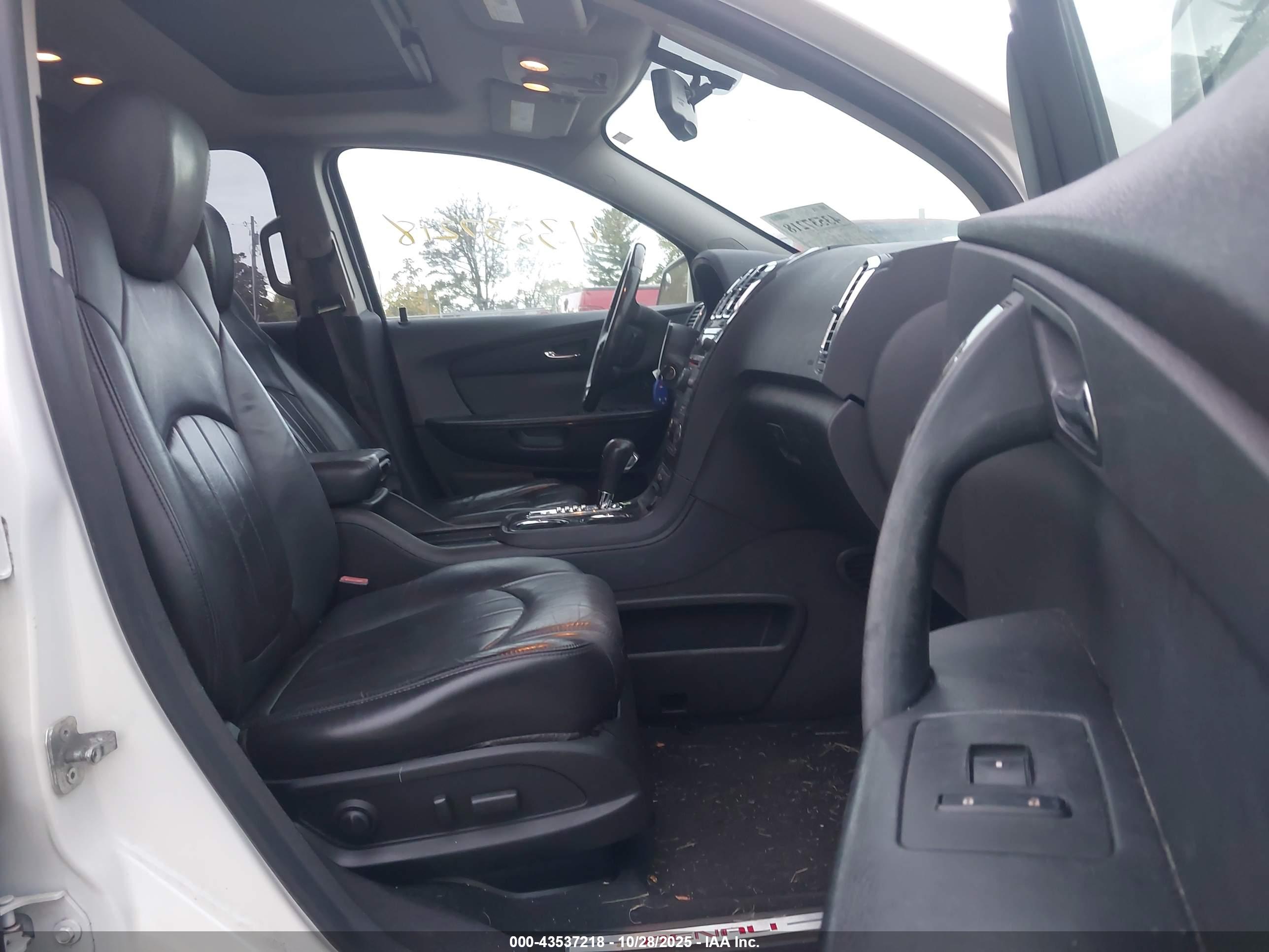 GMC ACADIA image 5