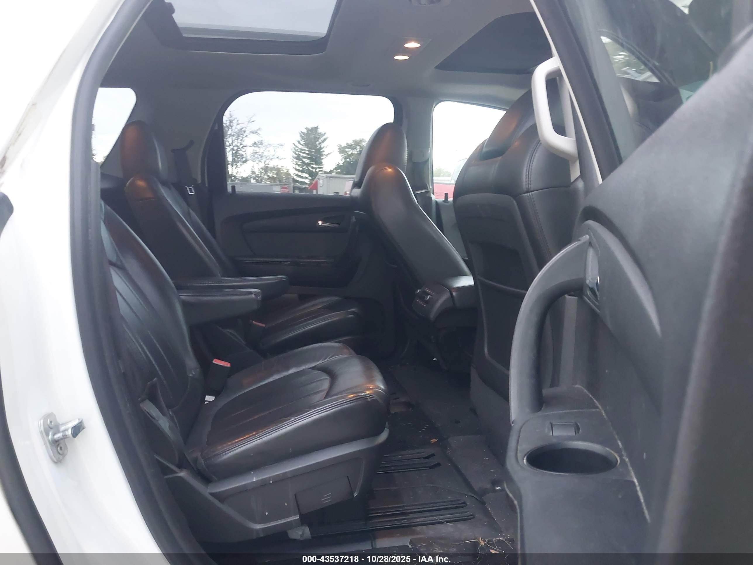 GMC ACADIA image 8