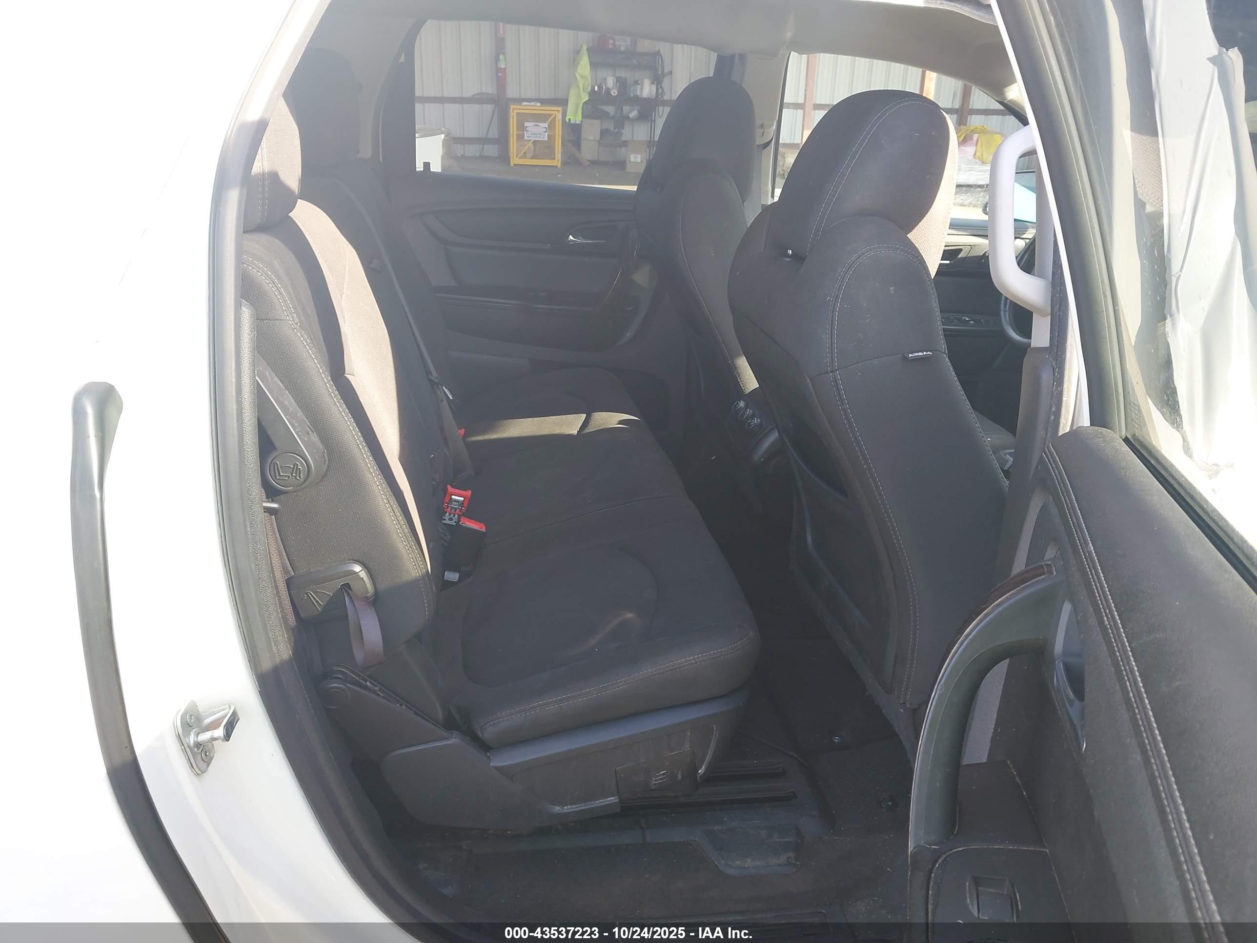 GMC ACADIA image 8