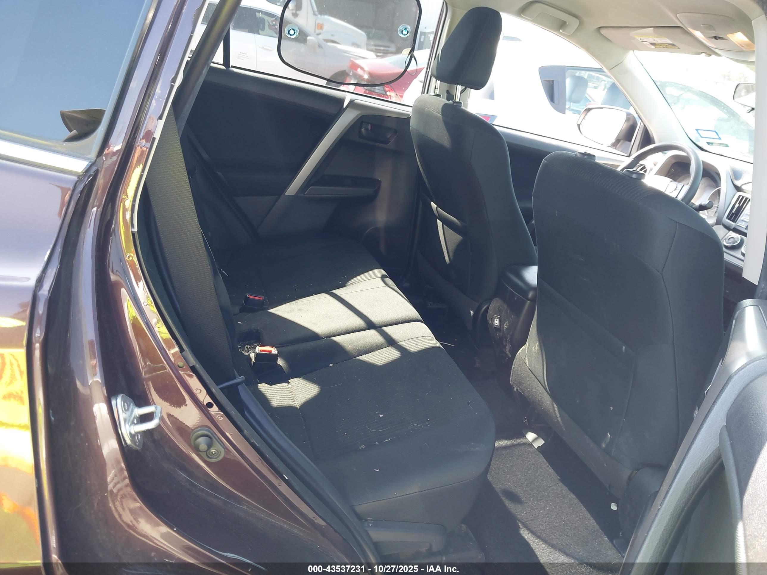 TOYOTA RAV4 image 8