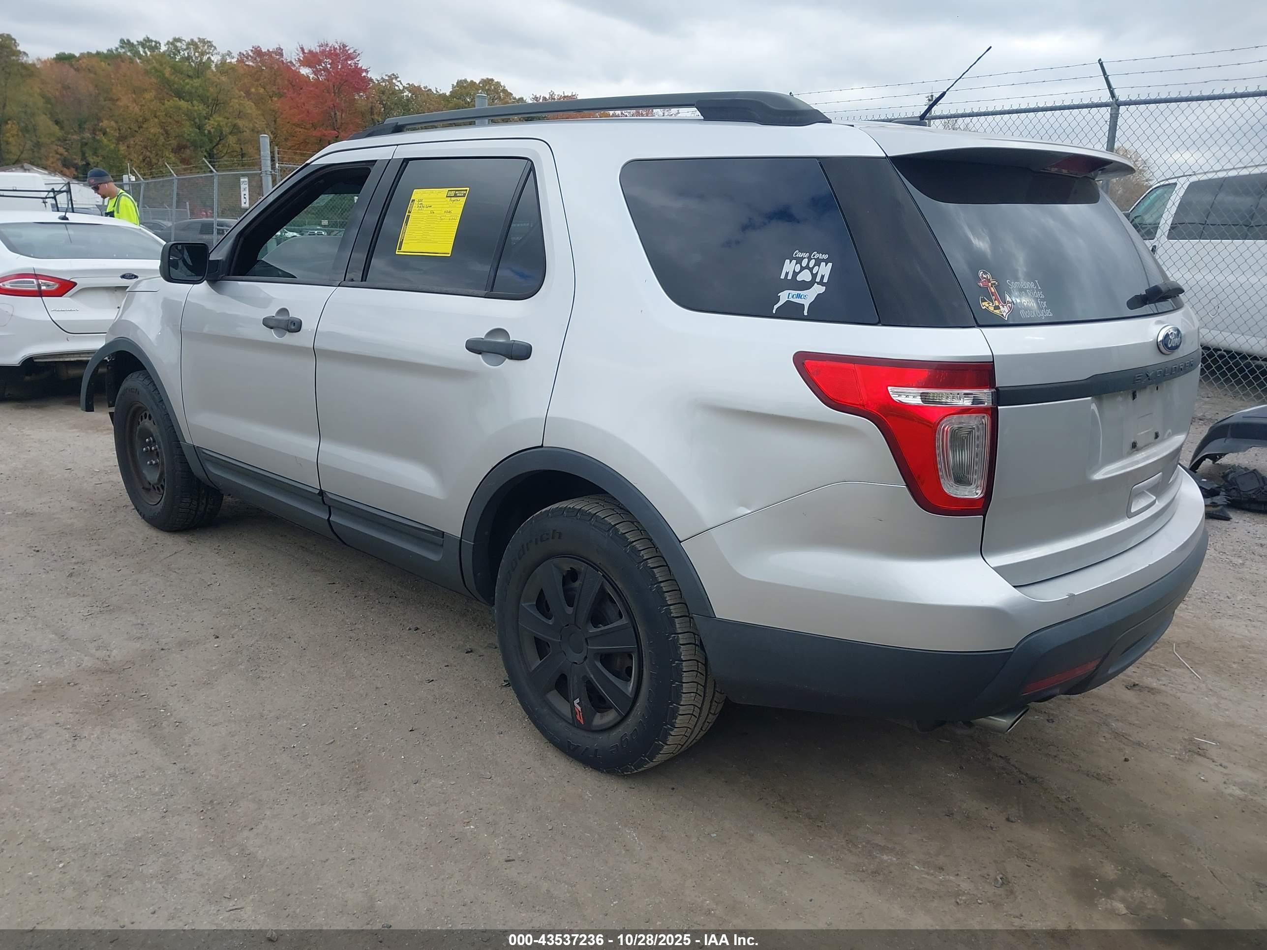 FORD EXPLORER image 3