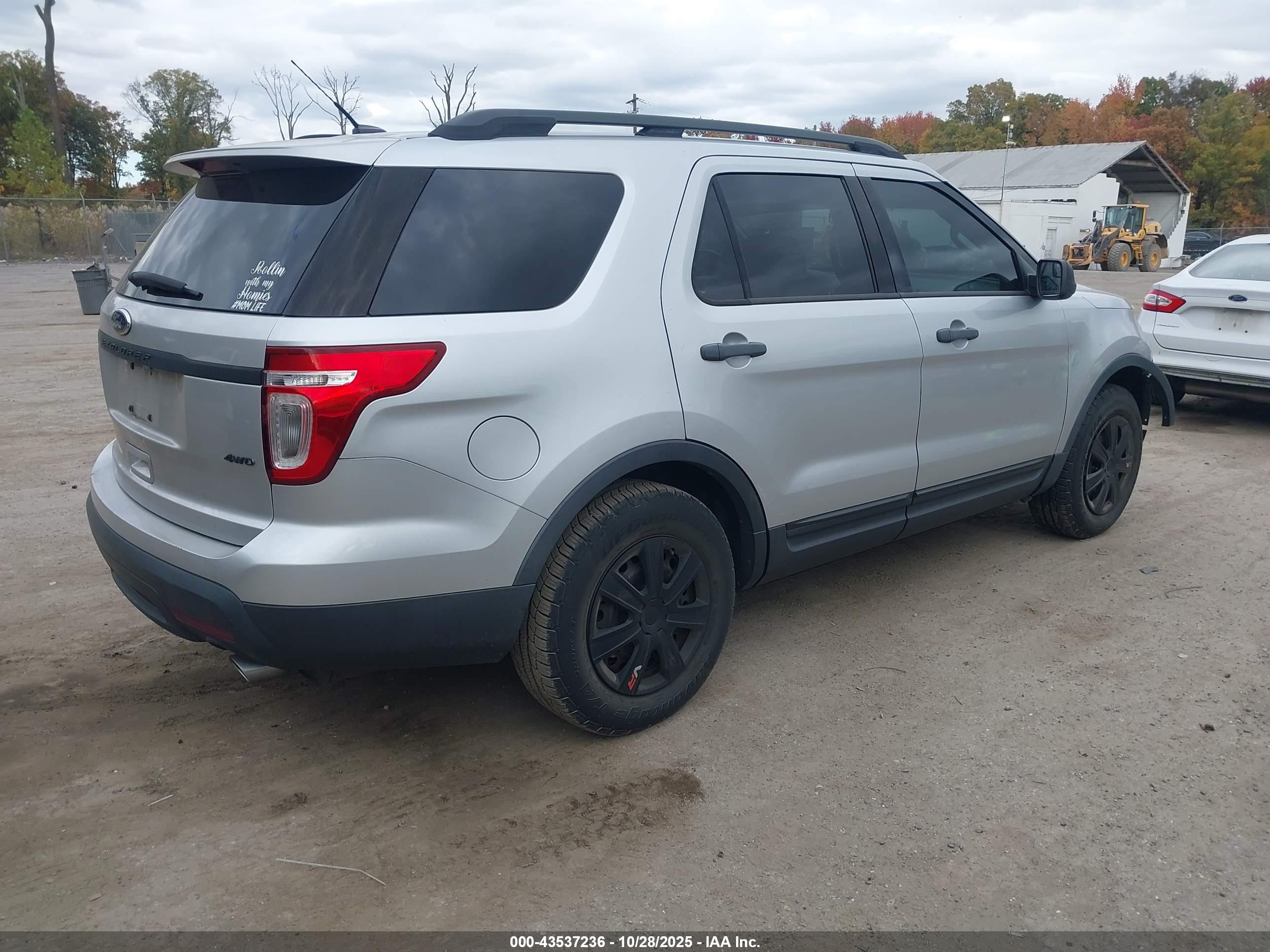 FORD EXPLORER image 4