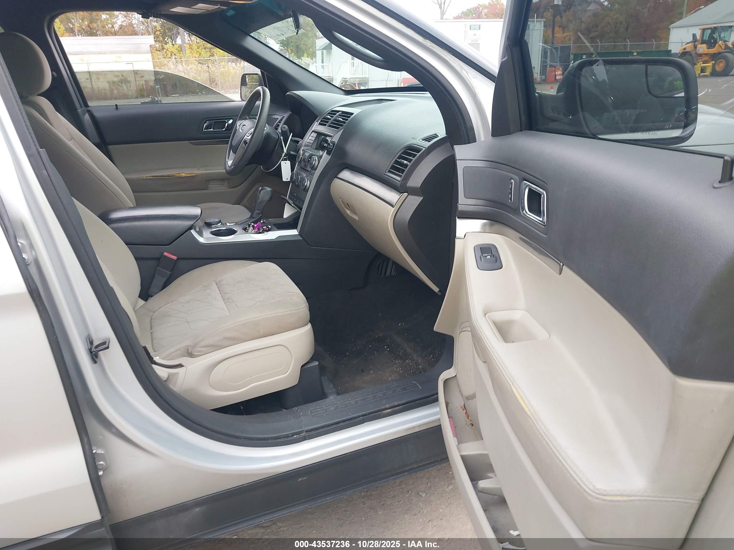 FORD EXPLORER image 5