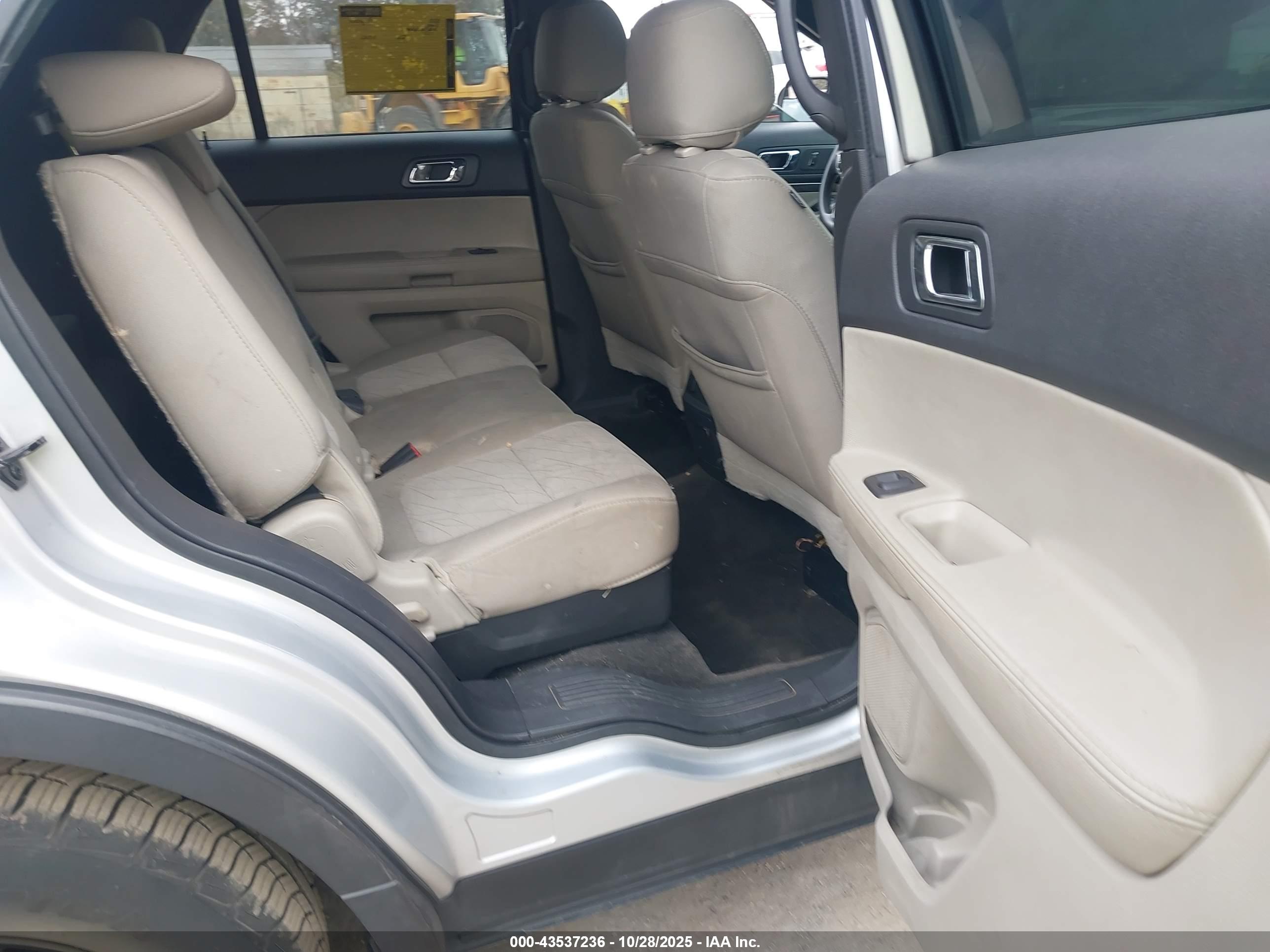 FORD EXPLORER image 8