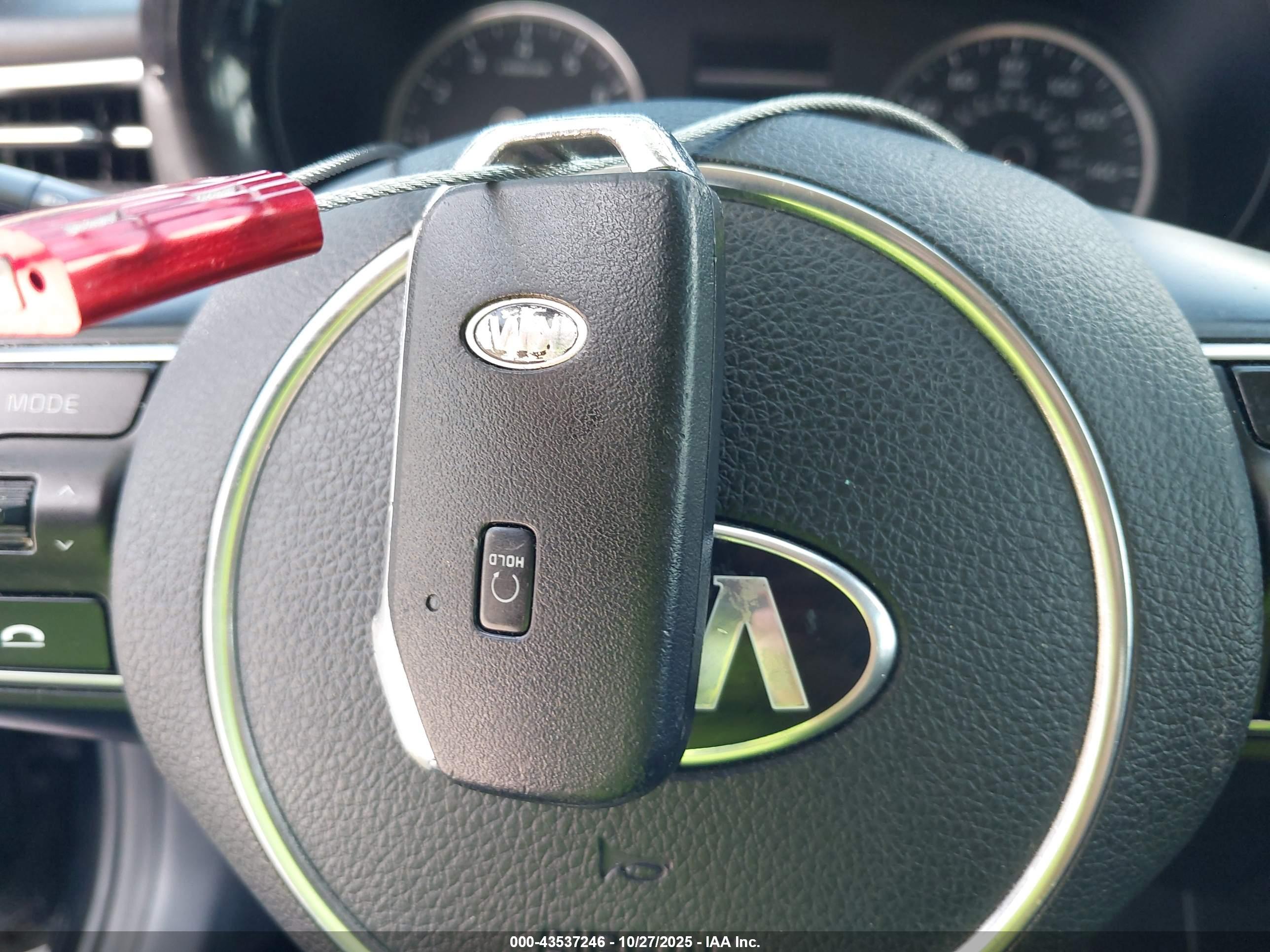 KIA K5 image 11