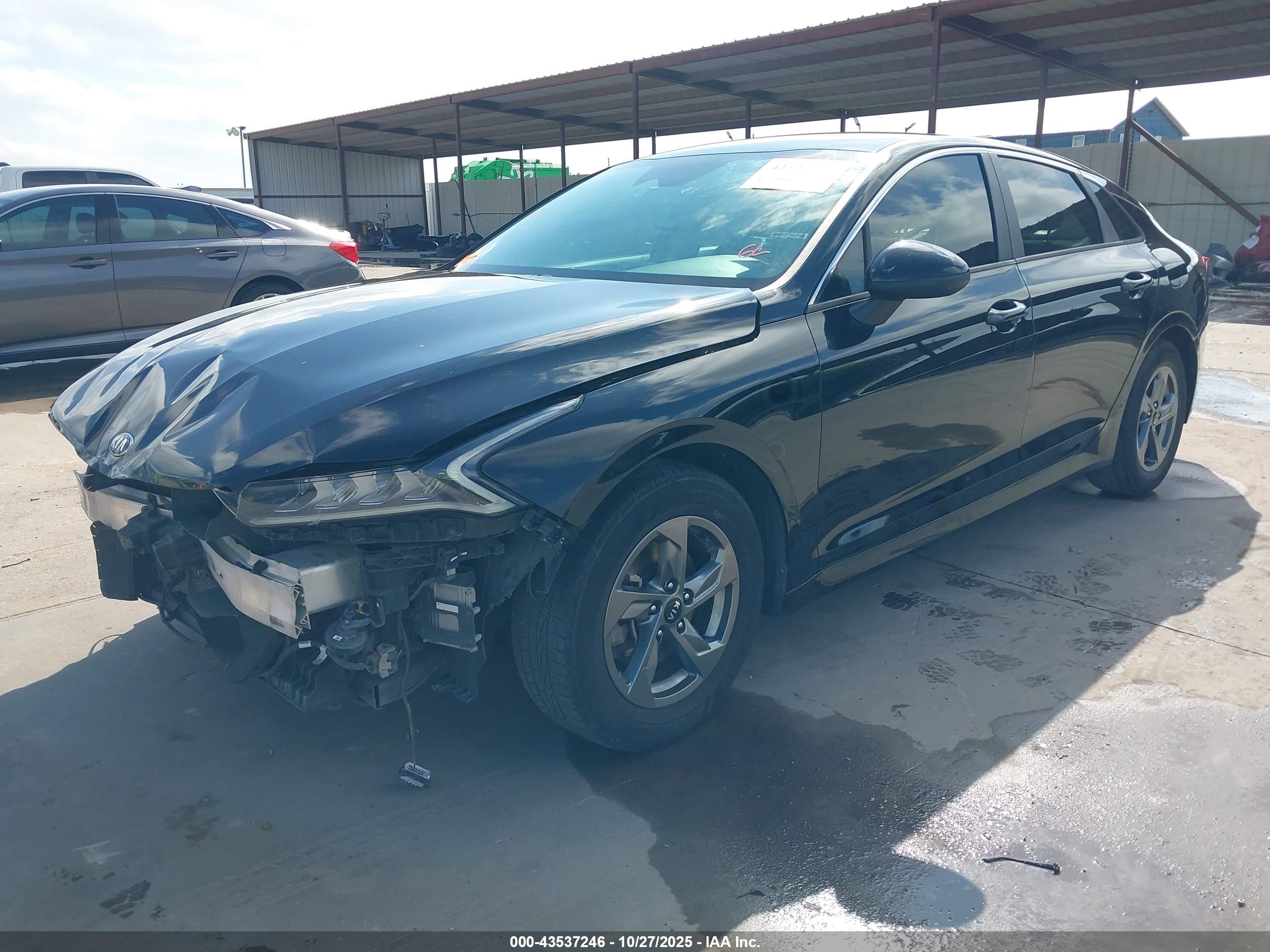 KIA K5 image 2