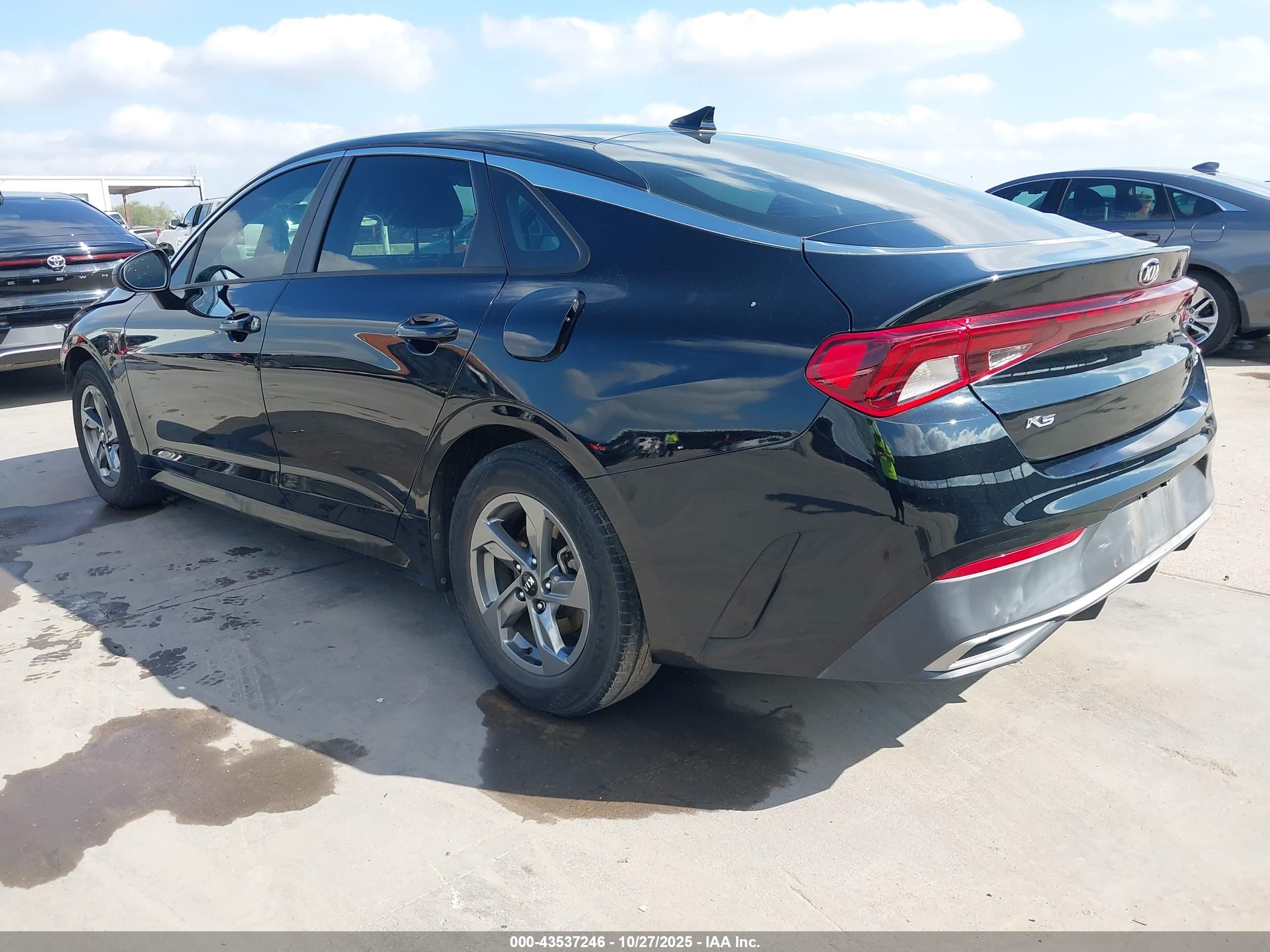 KIA K5 image 3