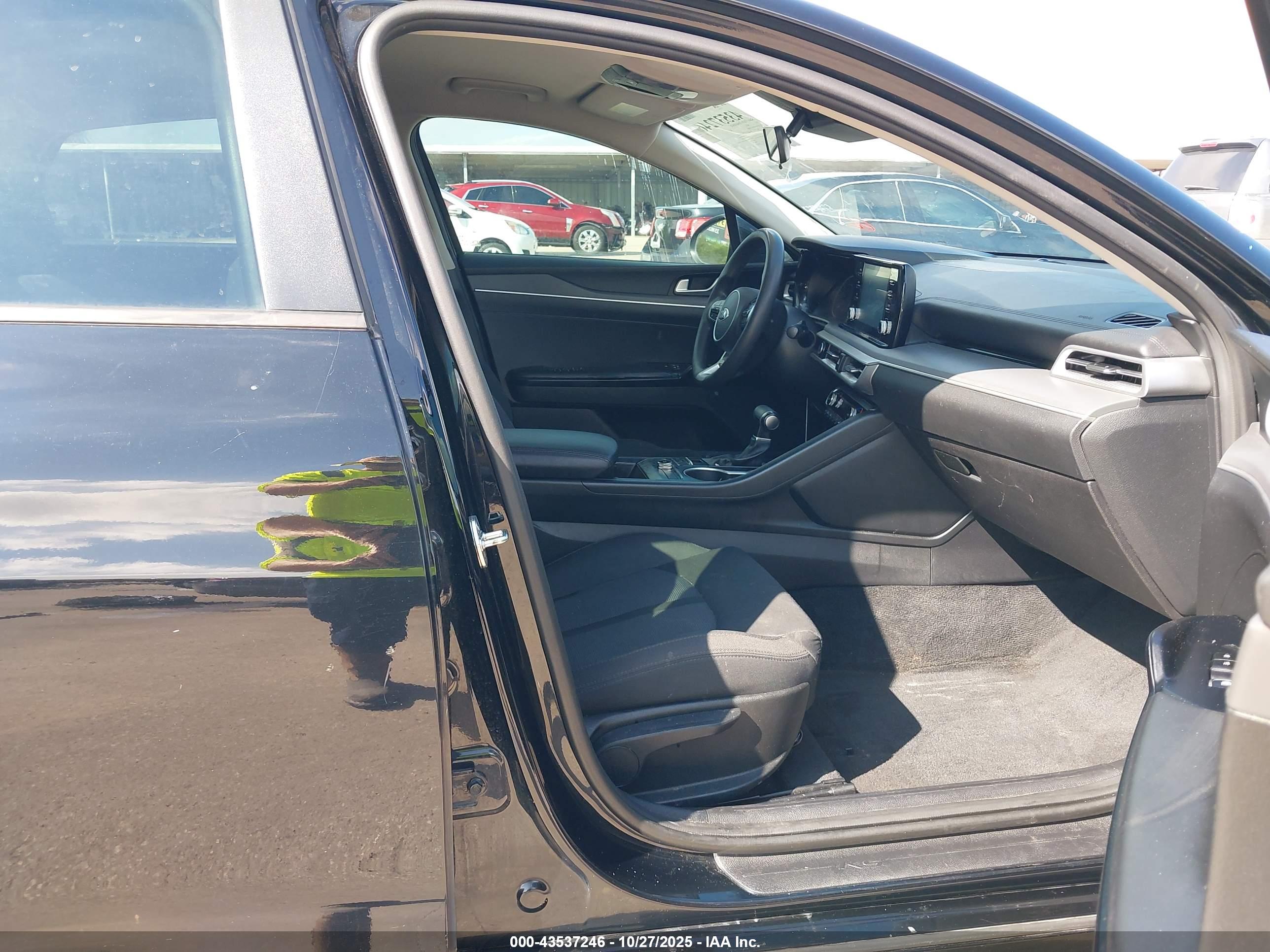 KIA K5 image 5