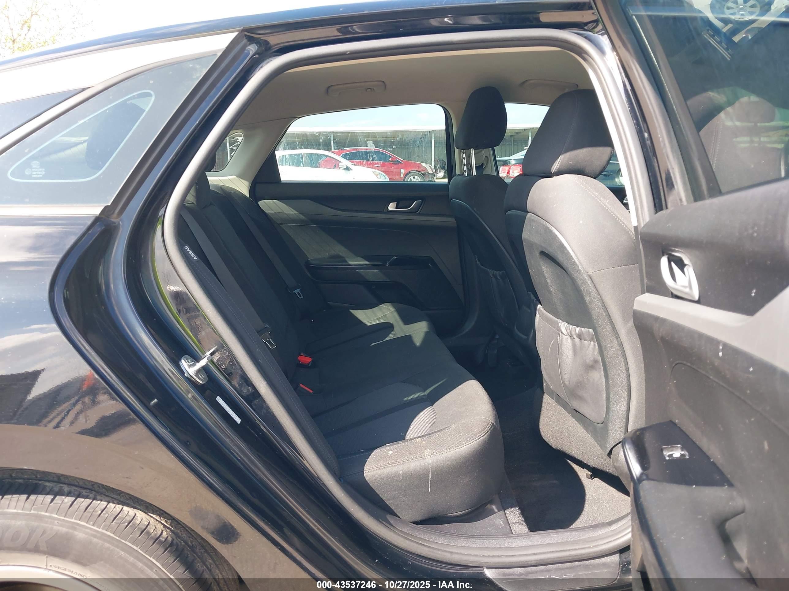 KIA K5 image 8