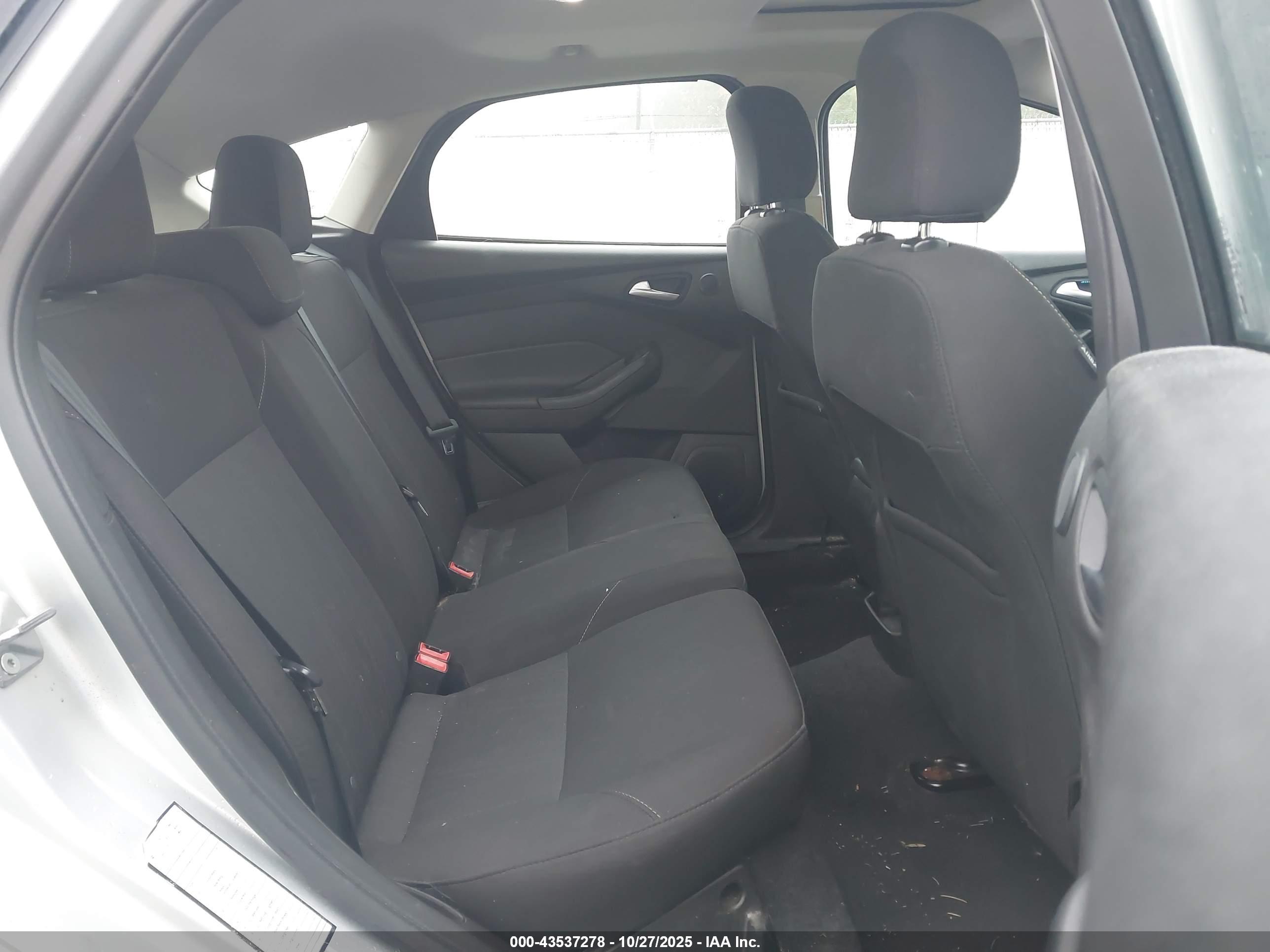 FORD FOCUS image 8