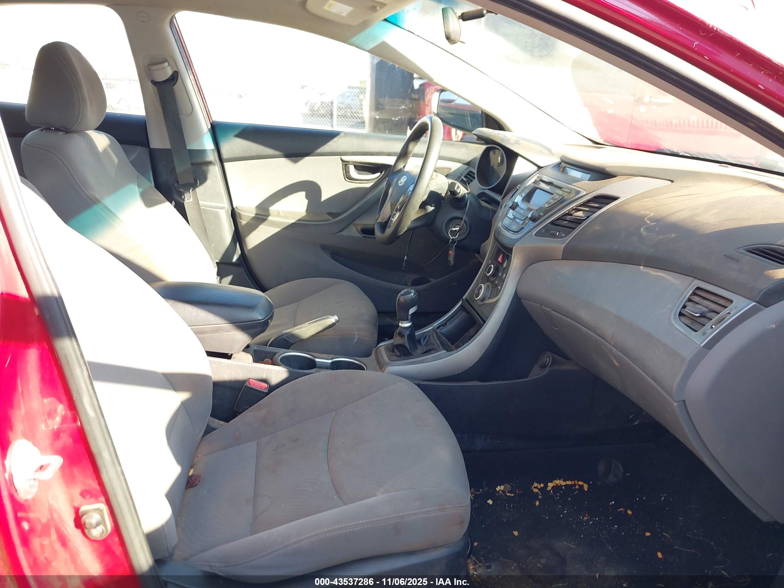 HYUNDAI ELANTRA image 5