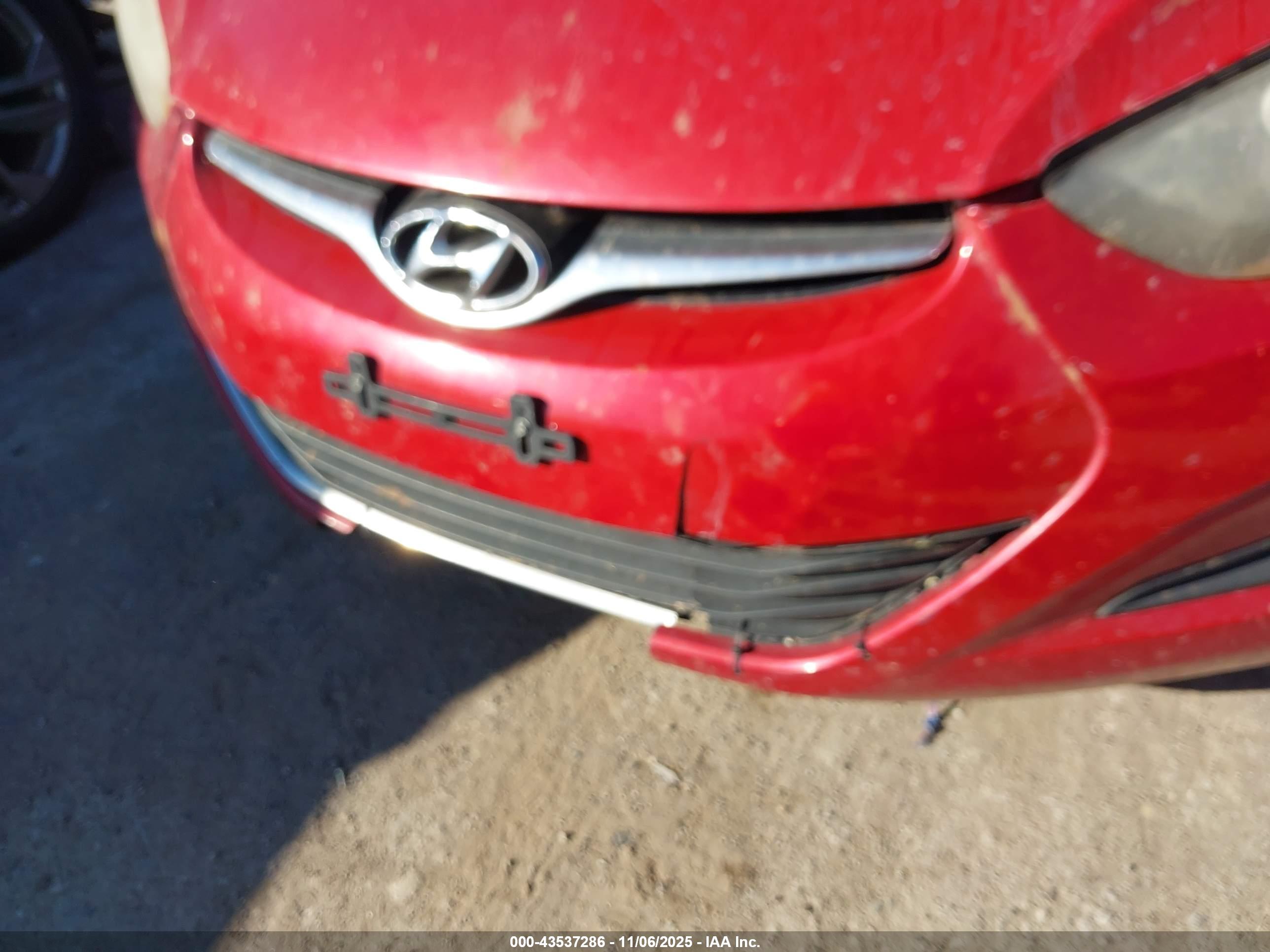 HYUNDAI ELANTRA image 6