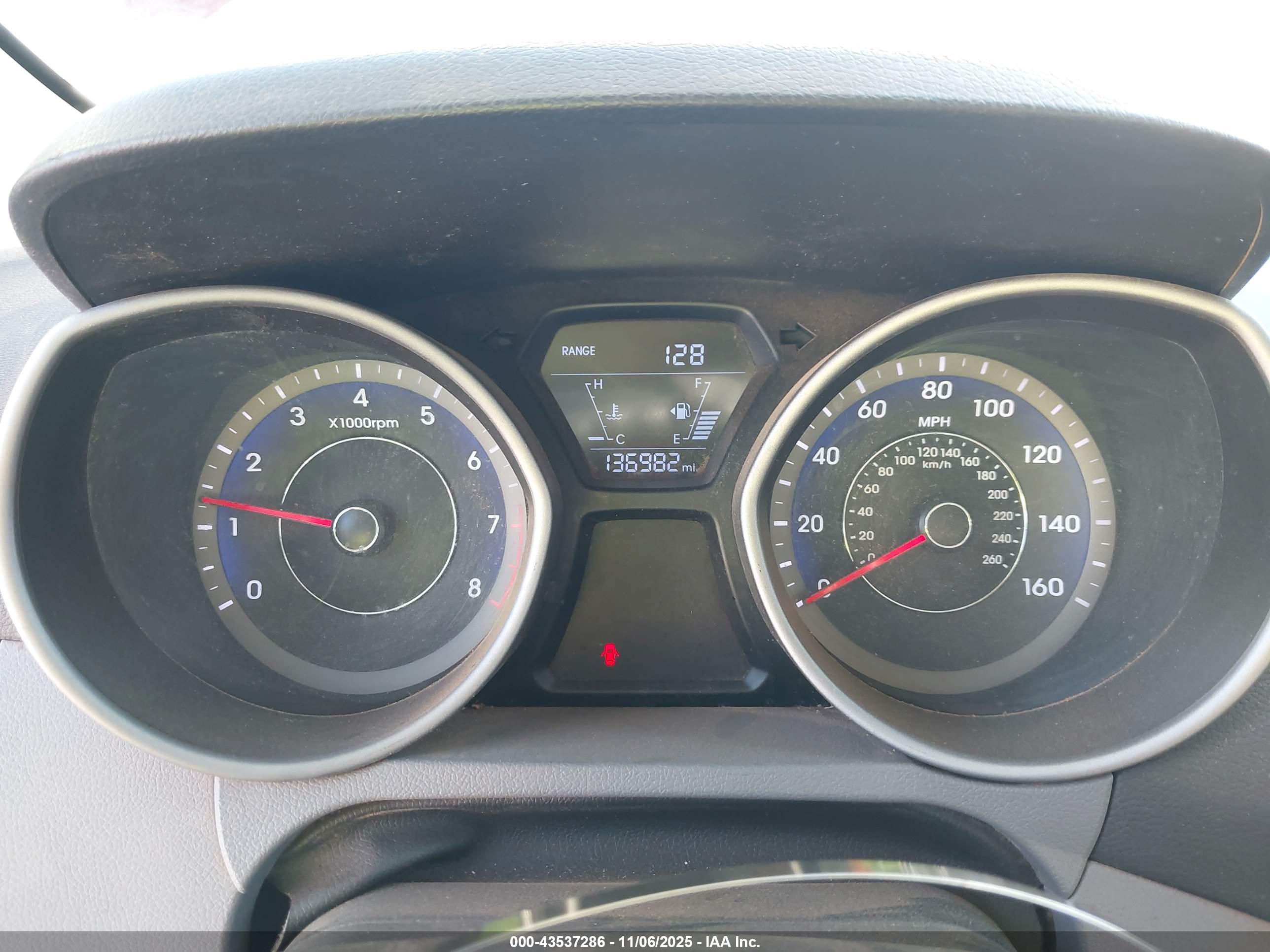 HYUNDAI ELANTRA image 7