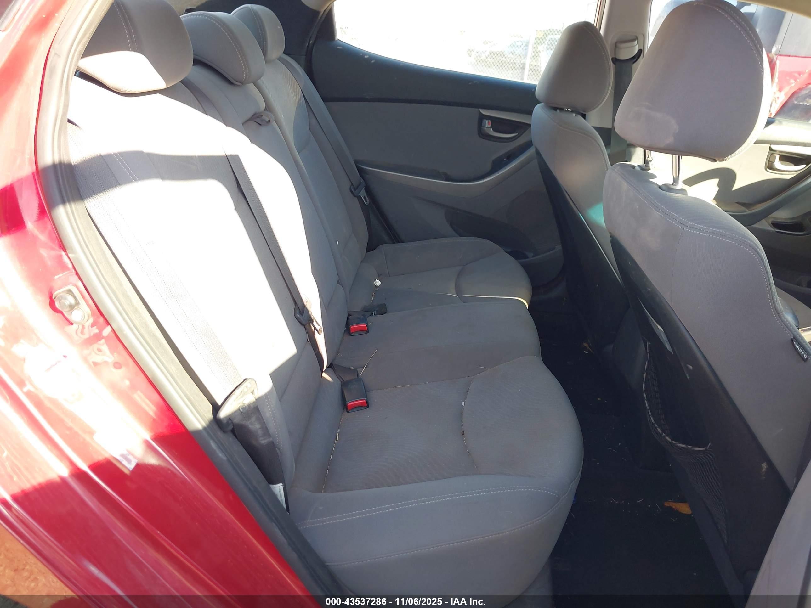 HYUNDAI ELANTRA image 8