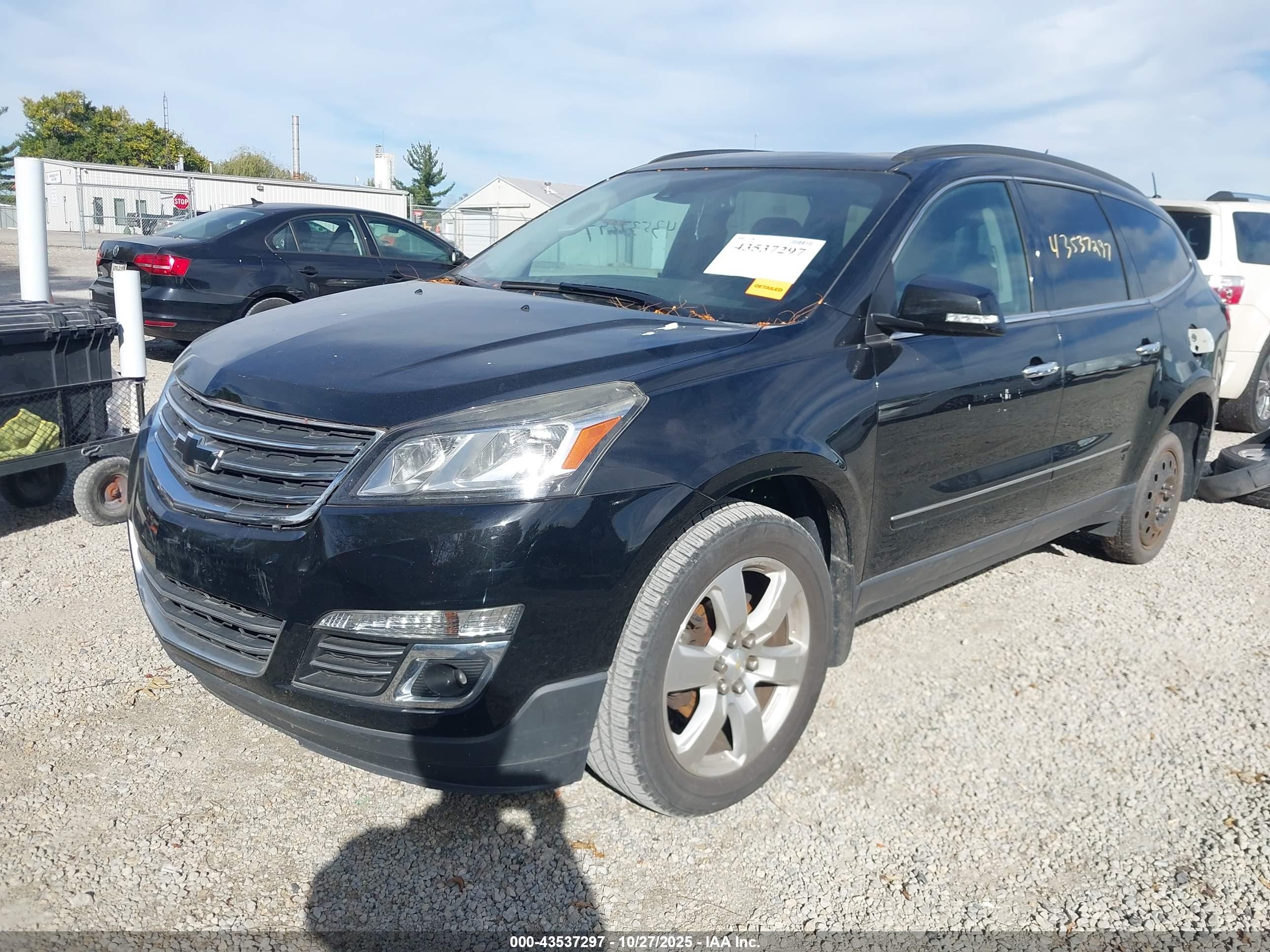 CHEVROLET TRAVERSE image 2