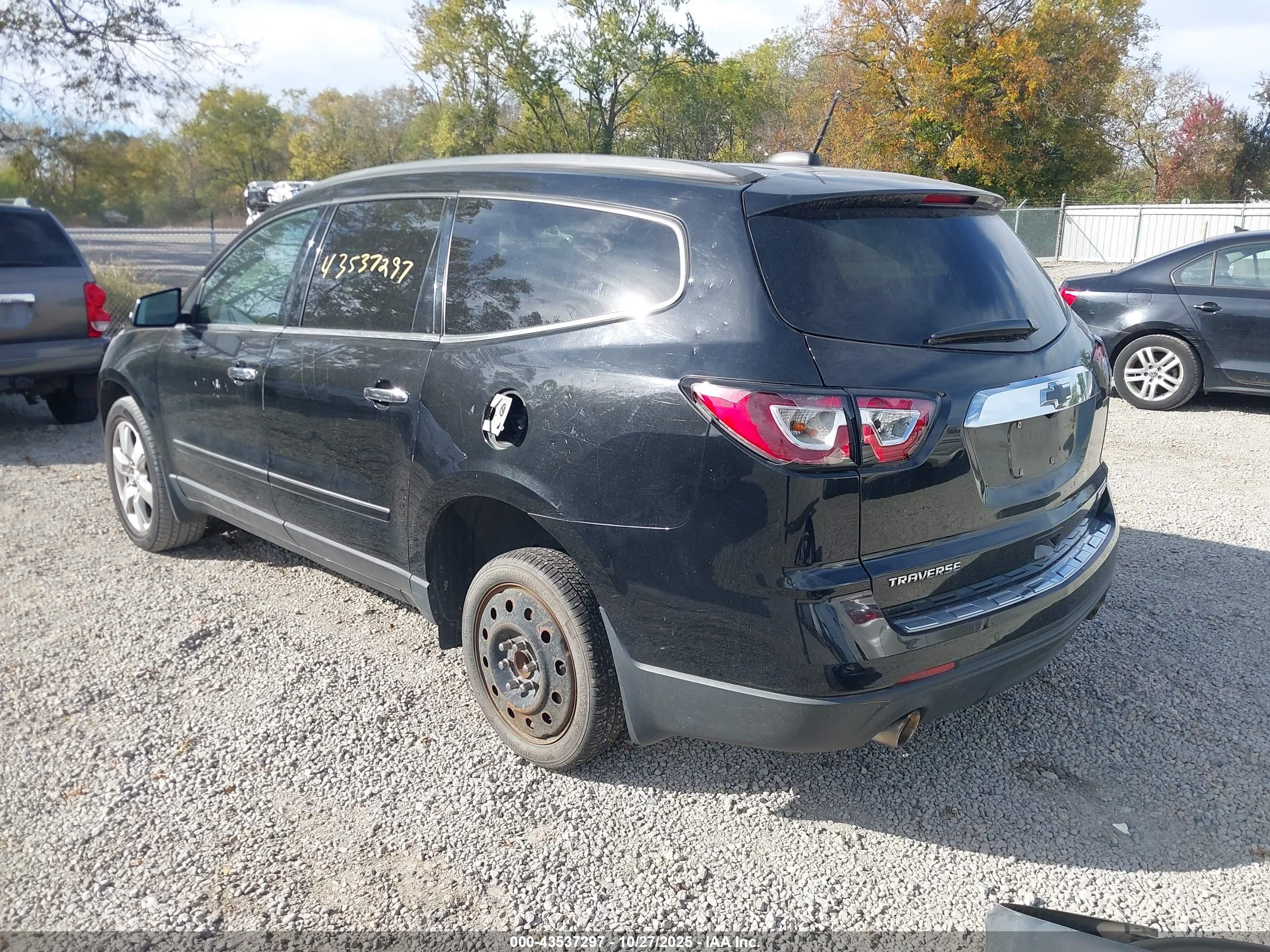 CHEVROLET TRAVERSE image 3