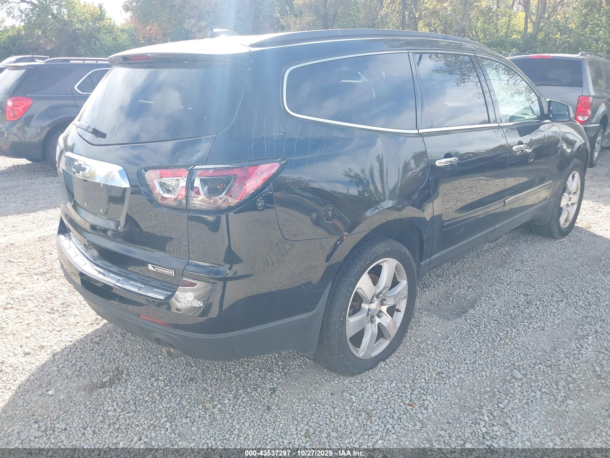 CHEVROLET TRAVERSE image 4