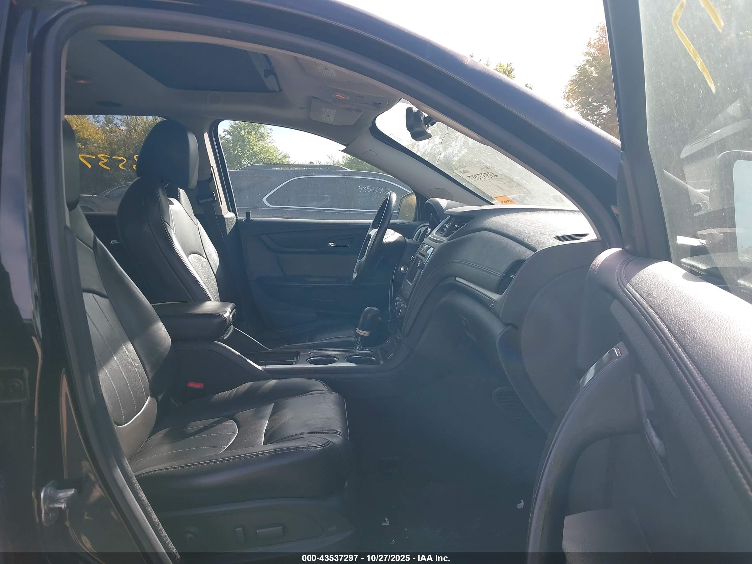 CHEVROLET TRAVERSE image 5