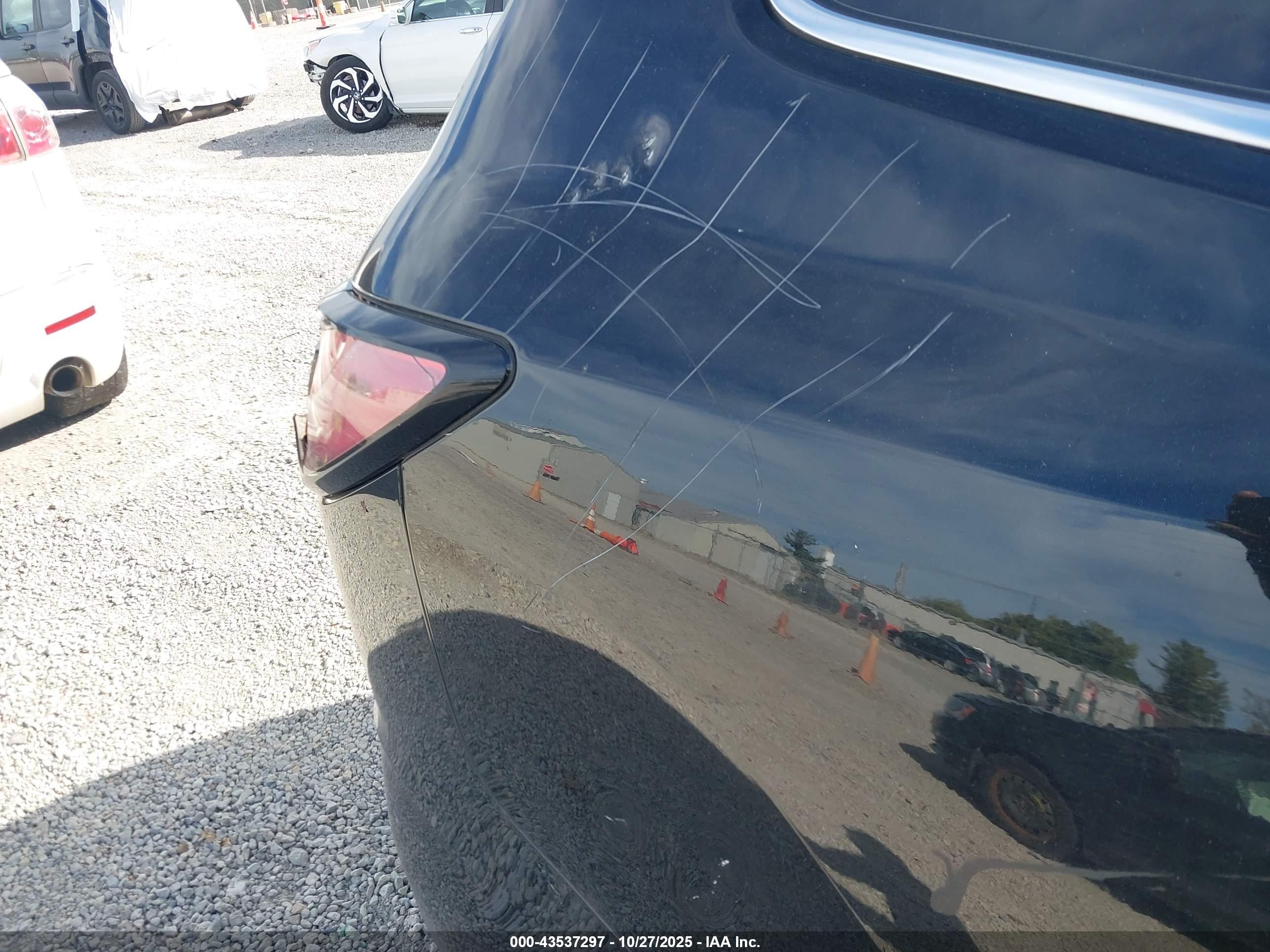 CHEVROLET TRAVERSE image 6