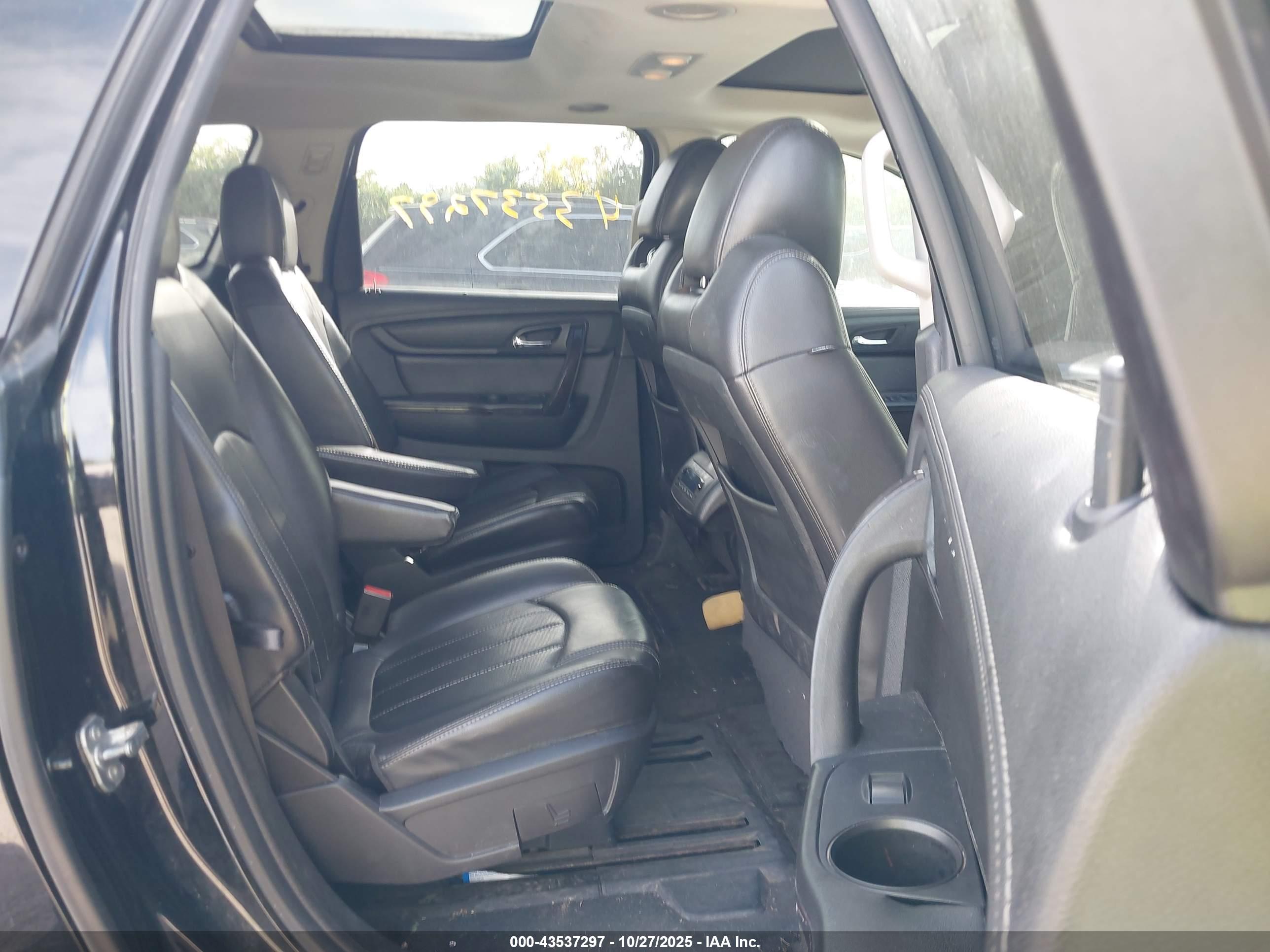 CHEVROLET TRAVERSE image 8