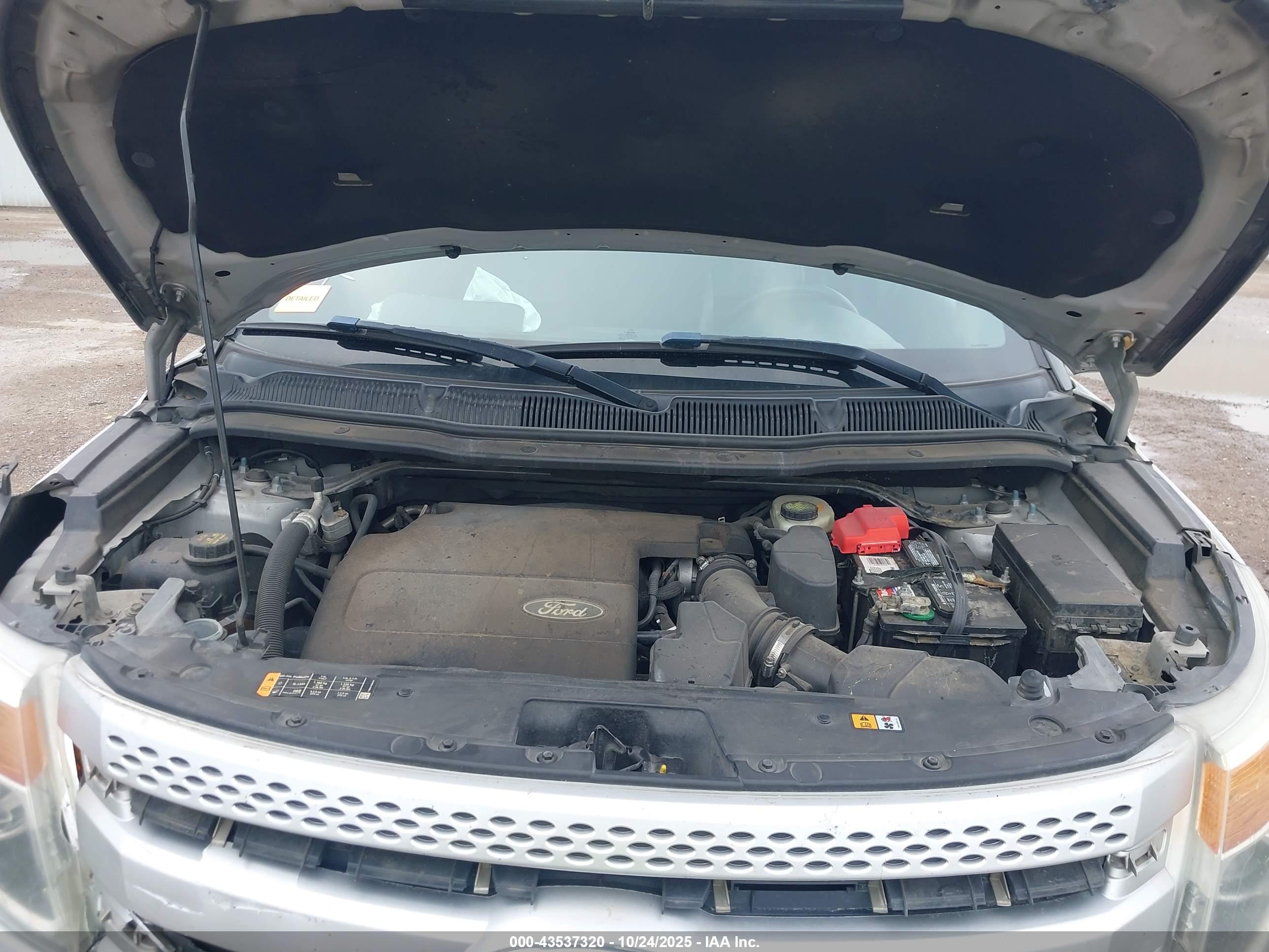 FORD EXPLORER image 10