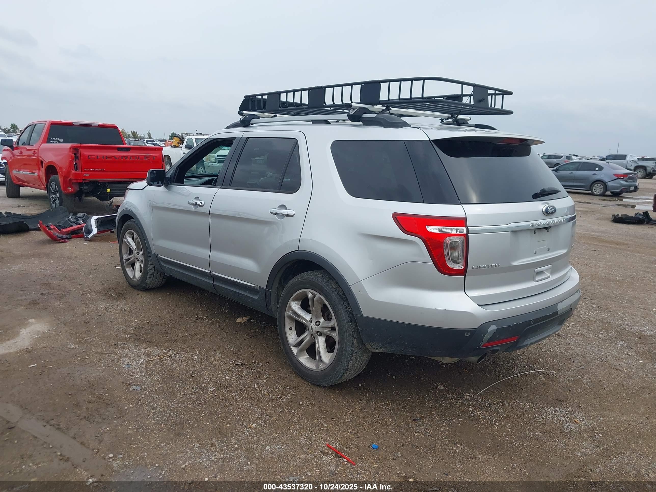 FORD EXPLORER image 3