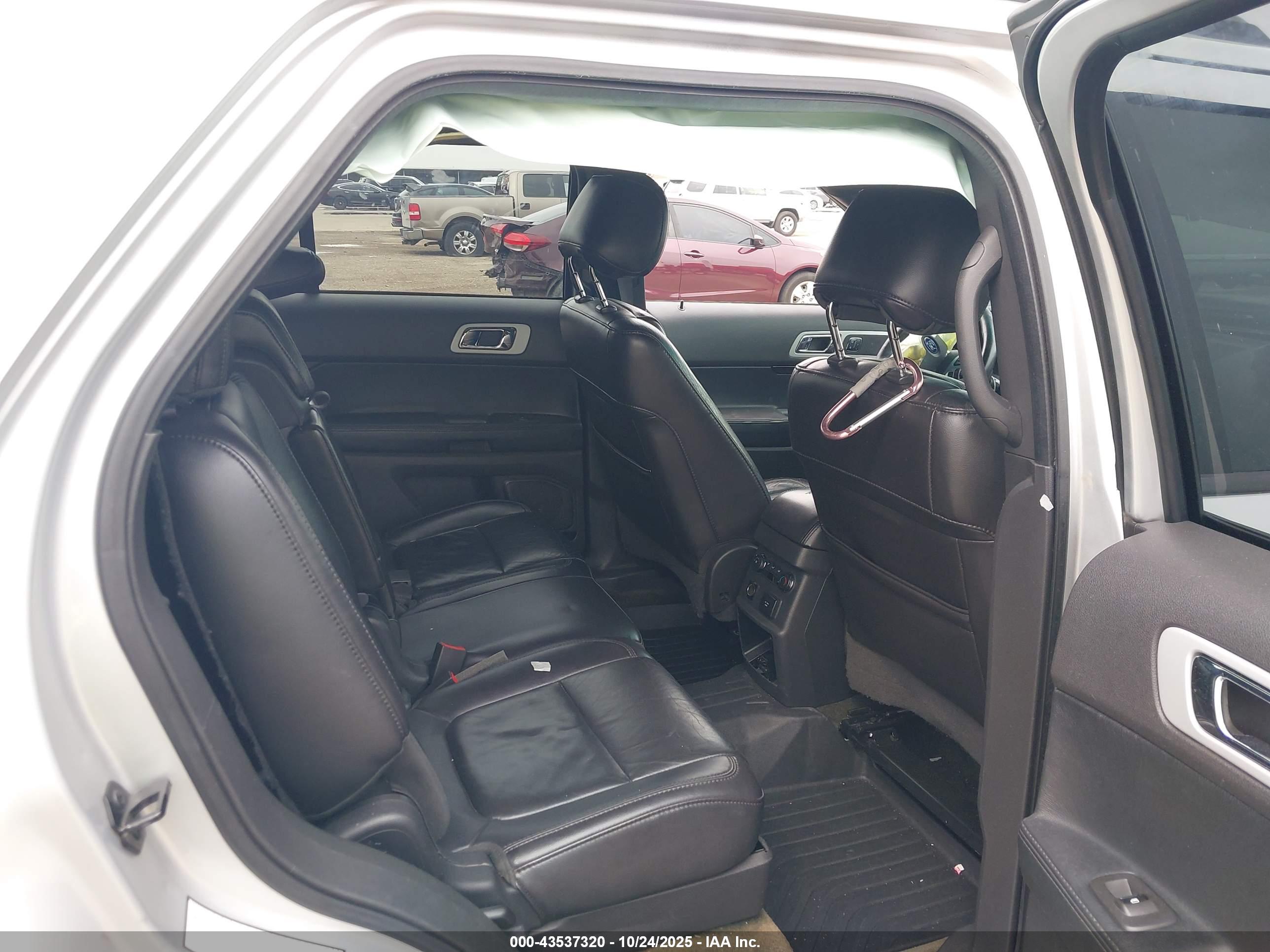 FORD EXPLORER image 8