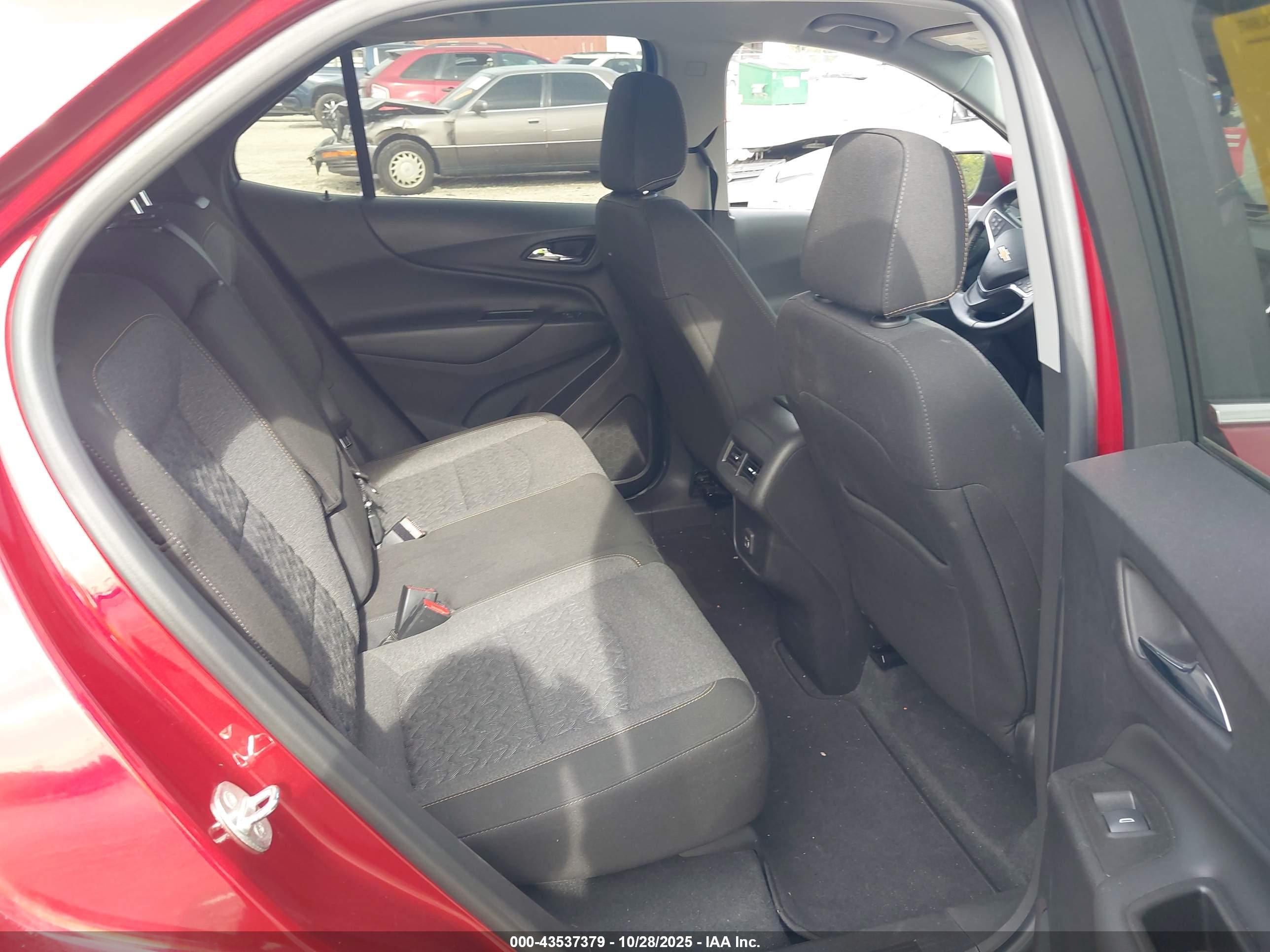 CHEVROLET EQUINOX image 8