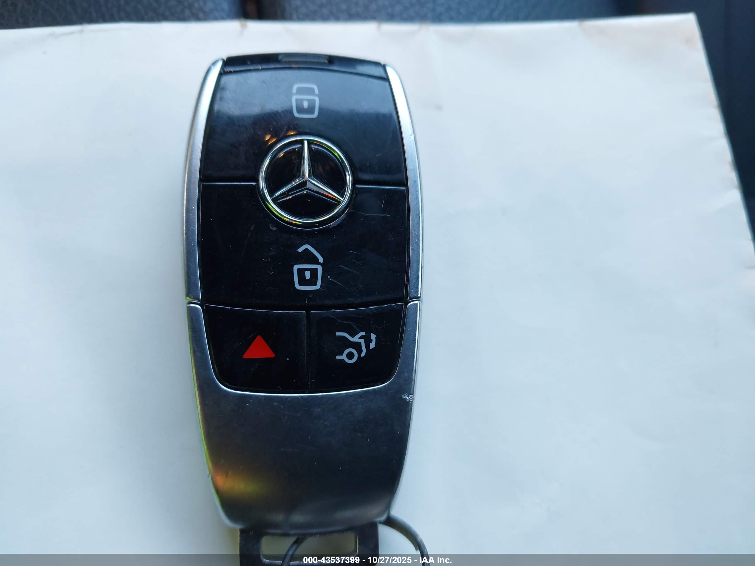 MERCEDES-BENZ E image 11