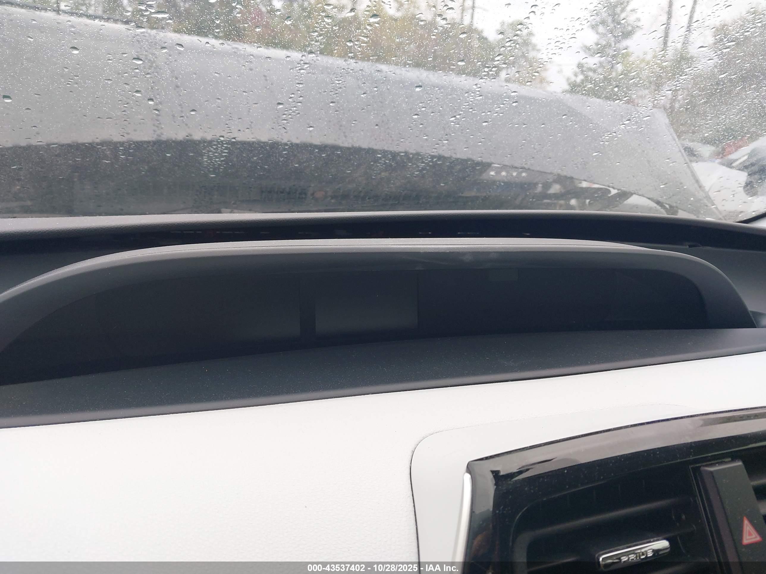 TOYOTA PRIUS image 7